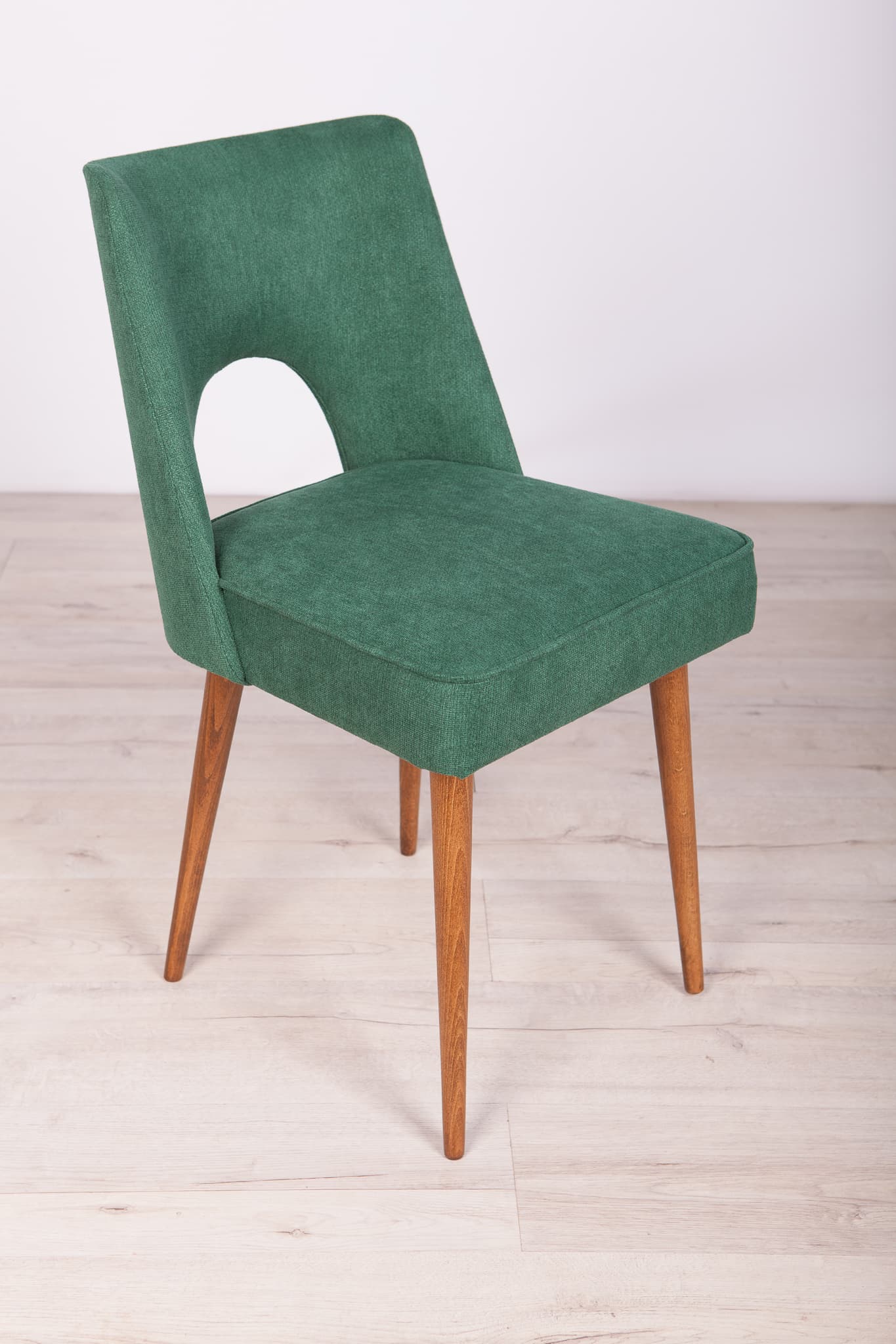 Set of six chairs Muszelka, green upholstery, brown oak, Poland, 1960s. - 293897