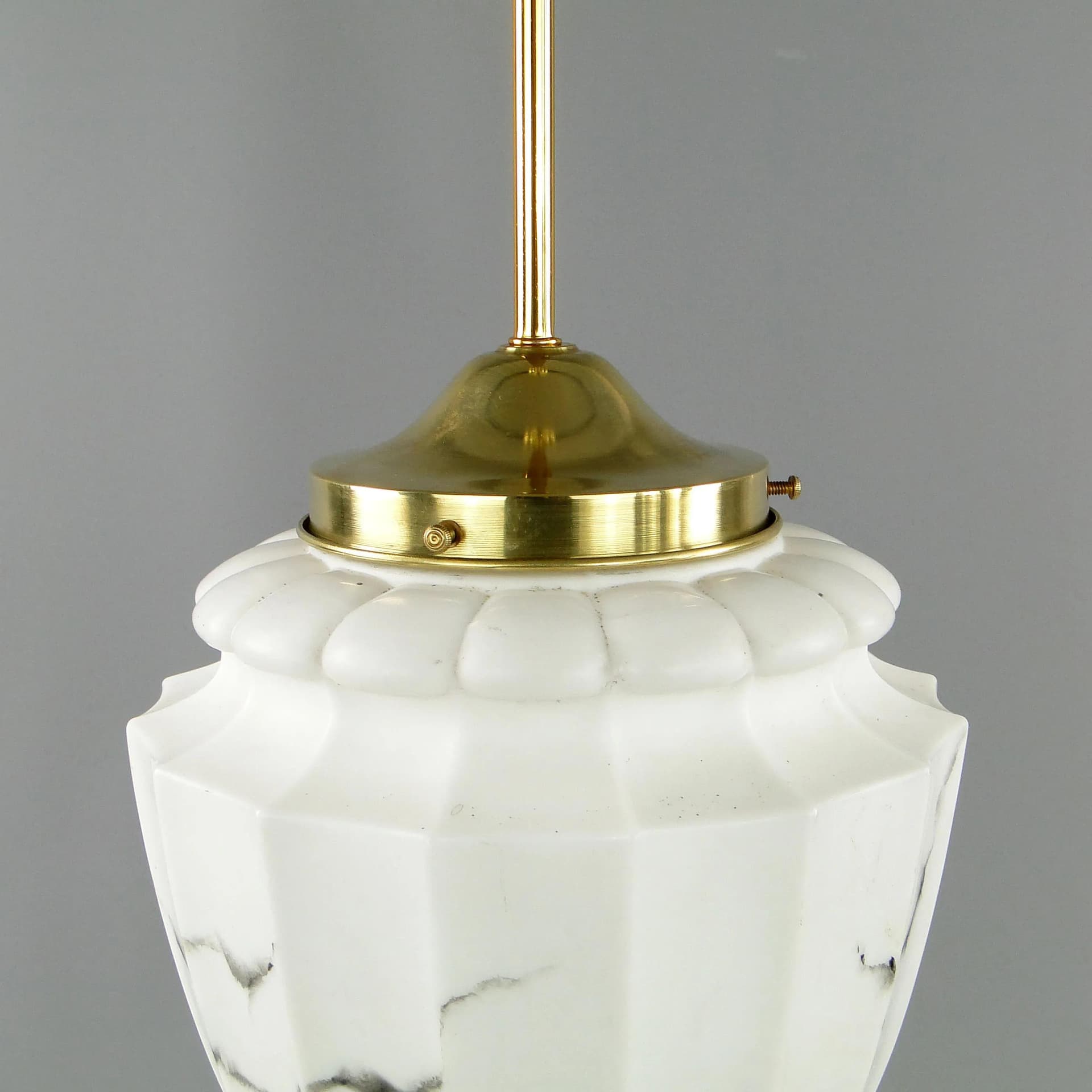 Lampa wisząca Art déco, szkło ivory white, mosiądz, Polska, lata 20. - 21605