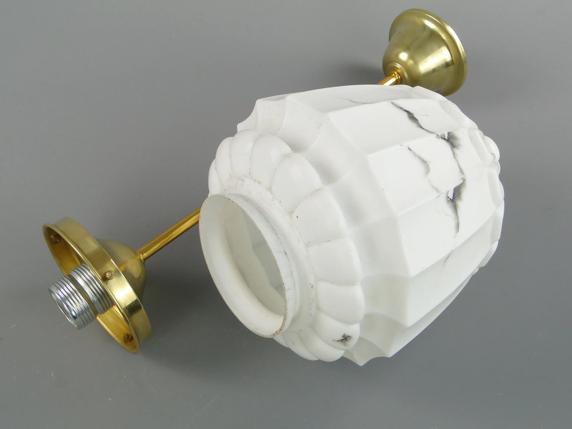 Lampa wisząca Art déco, szkło ivory white, mosiądz, Polska, lata 20. - 21601