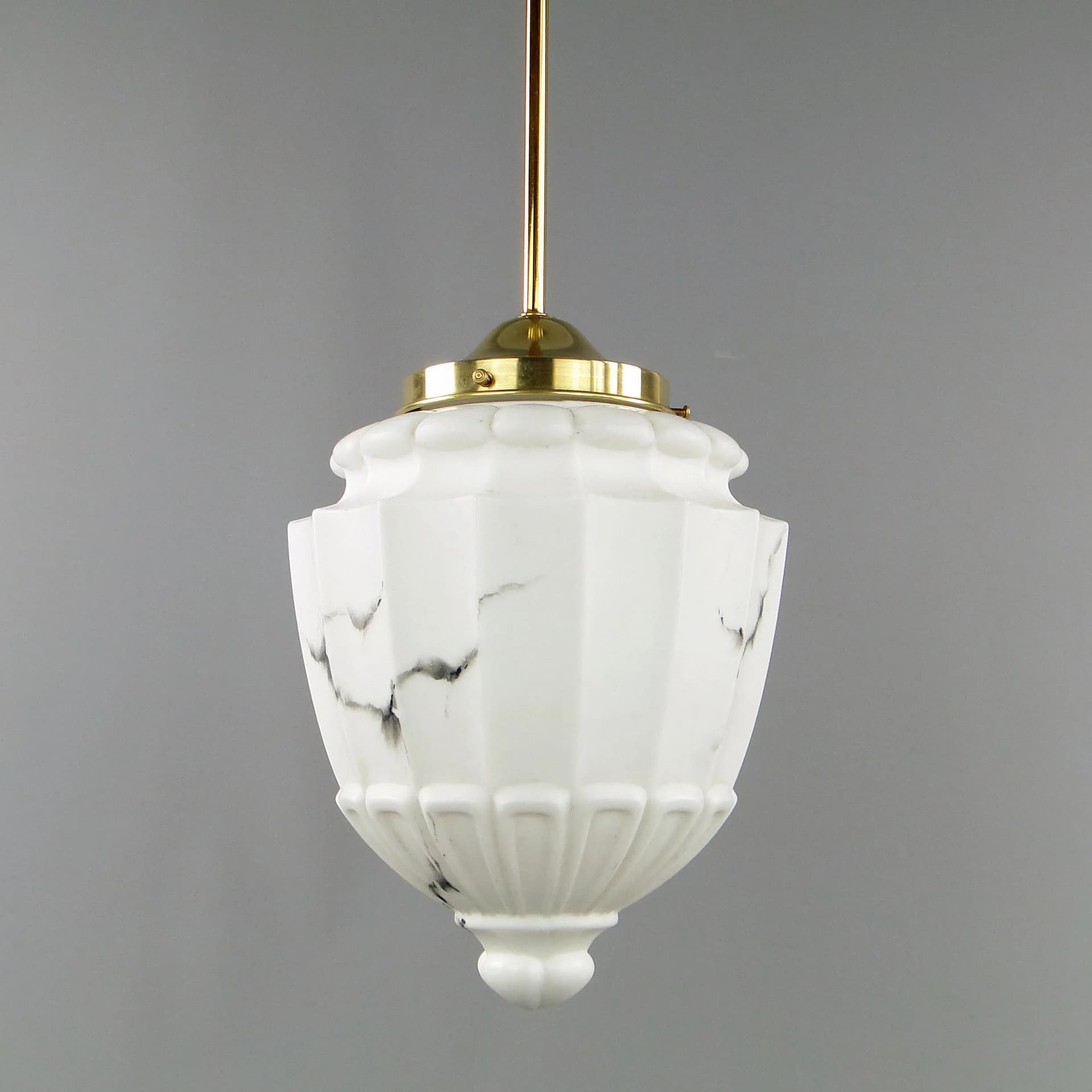 Lampa wisząca Art déco, szkło ivory white, mosiądz, Polska, lata 20. - 21603