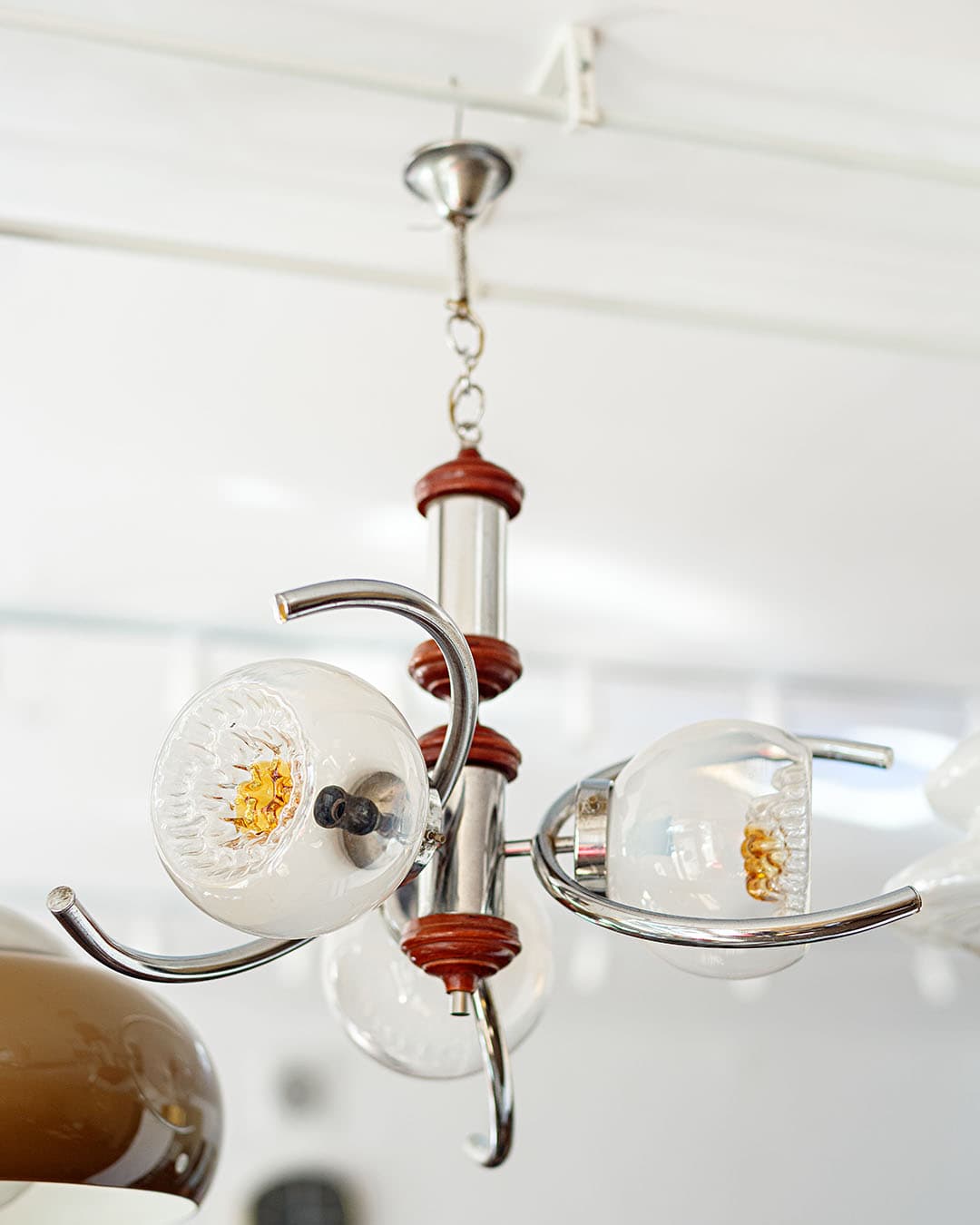 Lampa sufitowa Space Age, szkło transparentne bursztynowe, chrom, drewno brązowe, Włochy, lata 80. - 294044