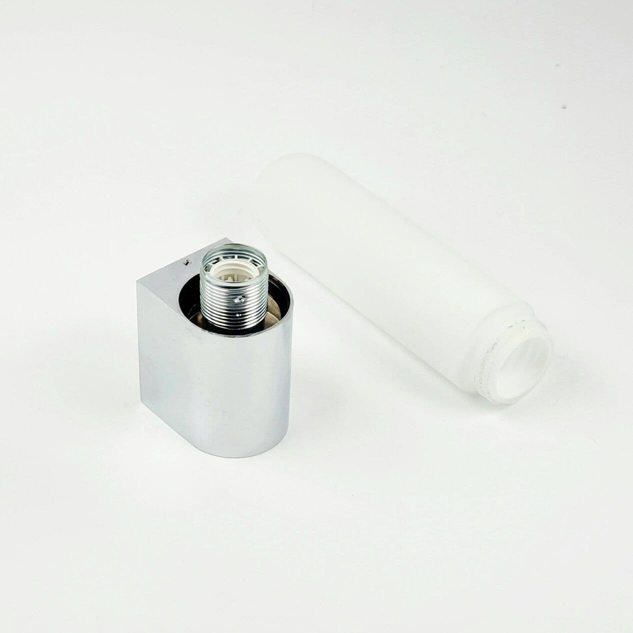 Zestaw czterech kinkietów, opalowe szkło białe, chrom, Limburg, Niemcy, lata 80. - 294310