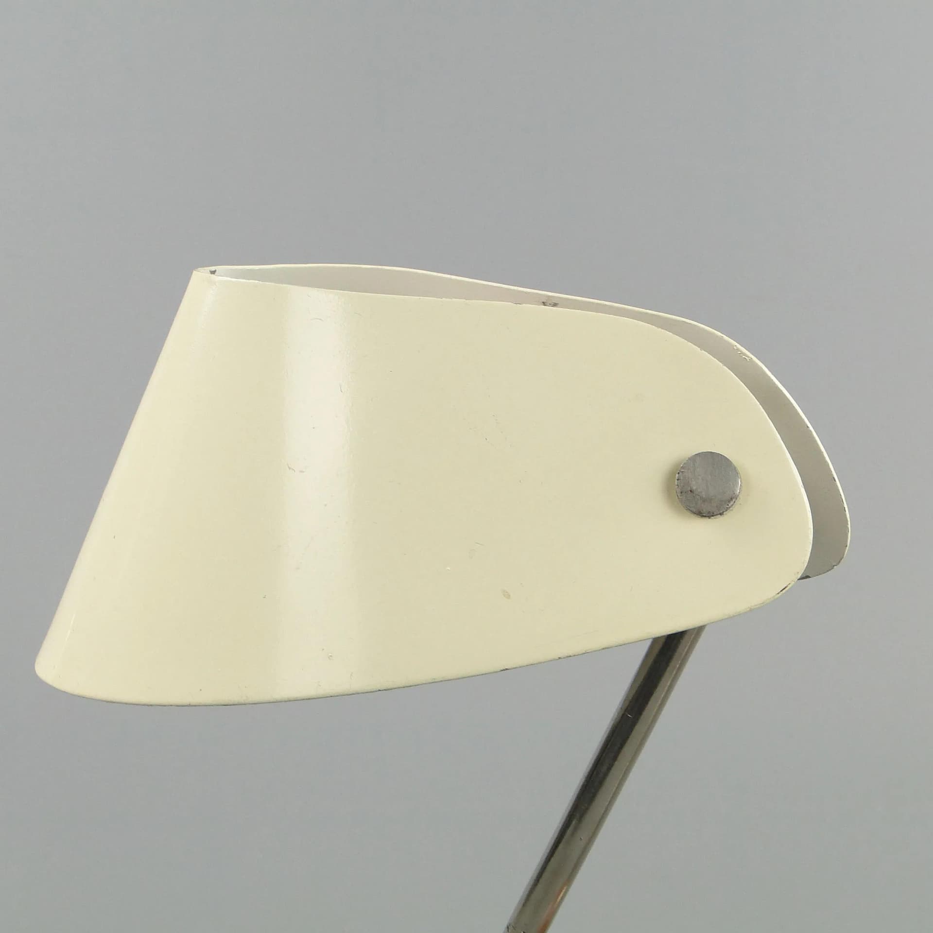 Lampa biurkowa Pop Art, ivory white metal, proj. A. Gałecki, Polska, lata 60. - 21868