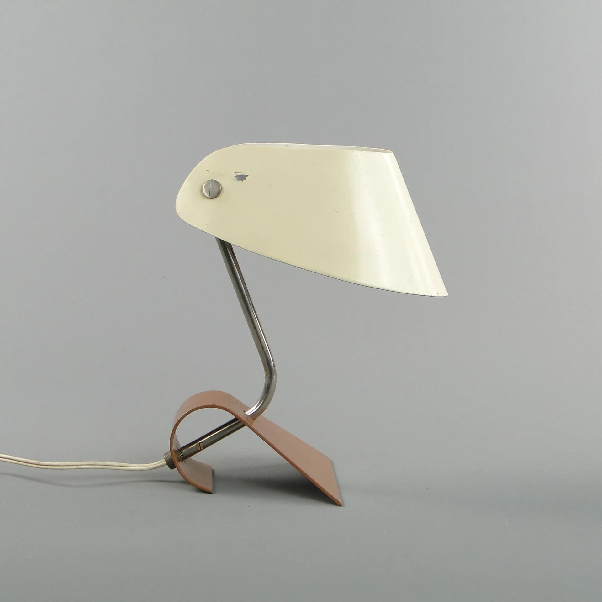 Lampa biurkowa Pop Art, ivory white metal, proj. A. Gałecki, Polska, lata 60. - 21872