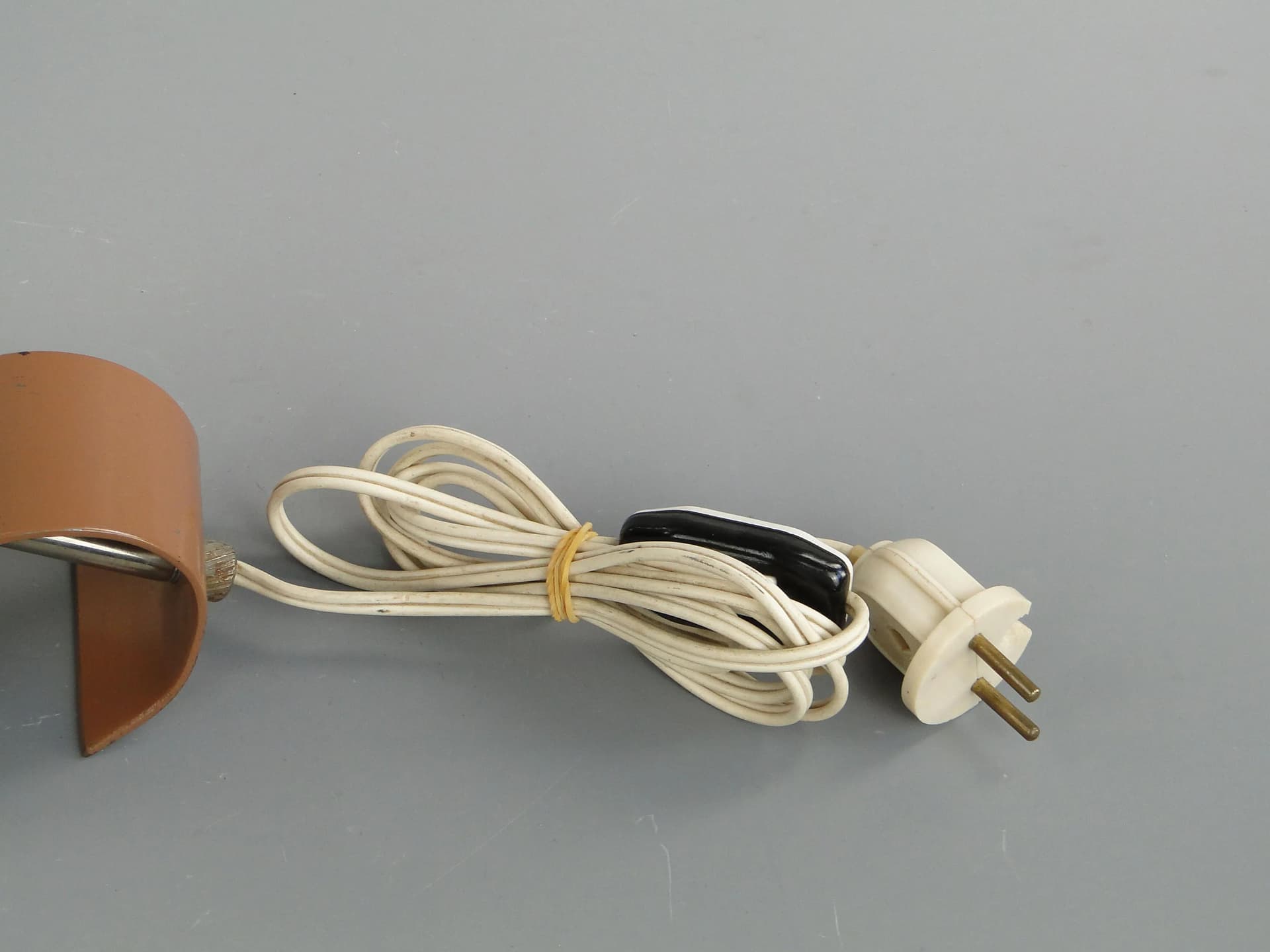 Lampa biurkowa Pop Art, ivory white metal, proj. A. Gałecki, Polska, lata 60. - 21867