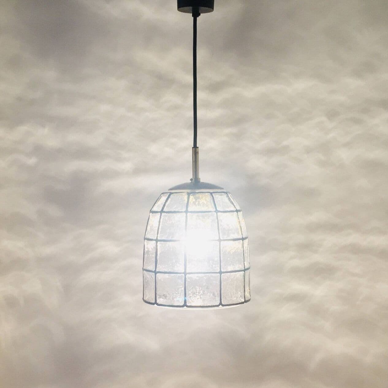 Lampa wisząca, Limburg, szkło przezroczyste, mosiądz złoty, żelazo czarne, Niemcy, lata 60. - 294364