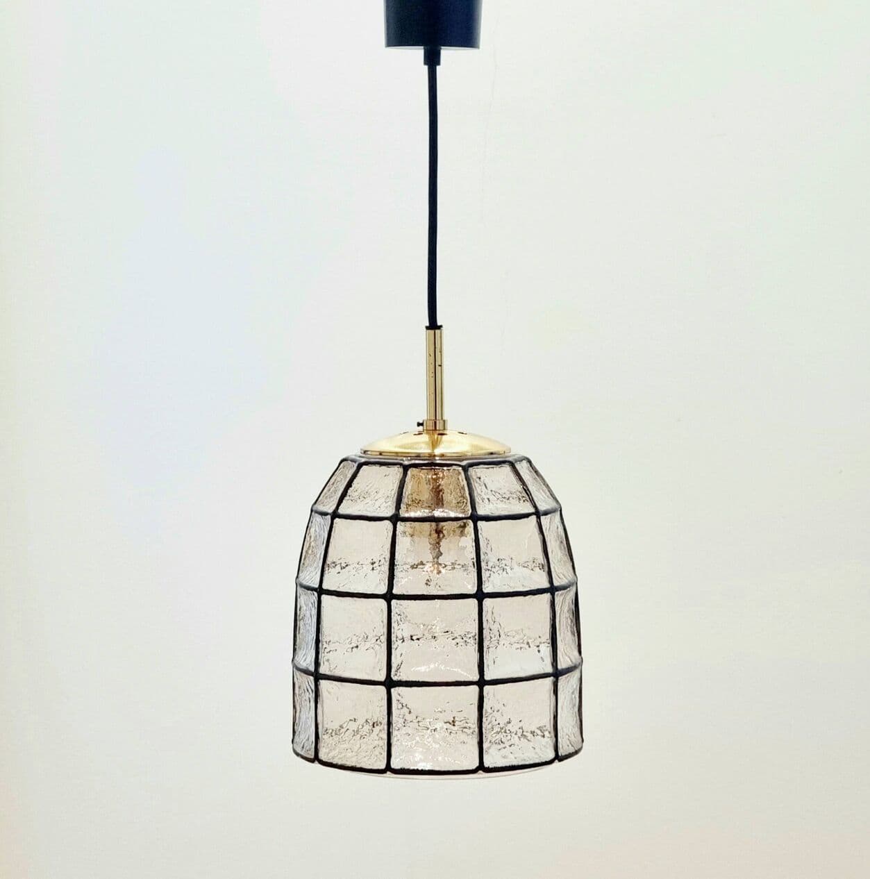 Lampa wisząca, Limburg, szkło przezroczyste, mosiądz złoty, żelazo czarne, Niemcy, lata 60. - 294361