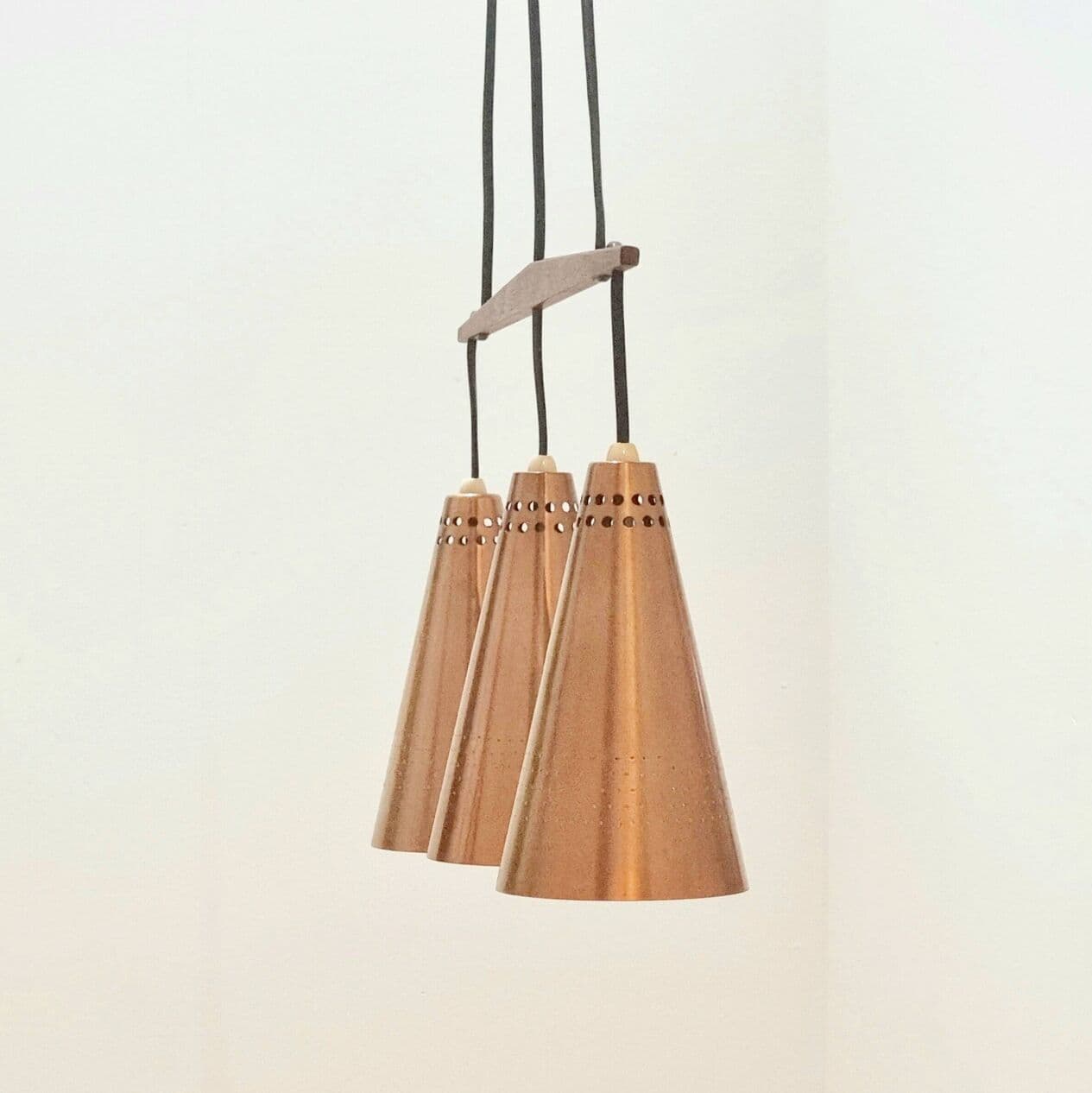 Lampa wisząca, miedź złocista, teak brązowy, proj. H.-A. Jakobsson, Szwecja, lata 50. - 294600