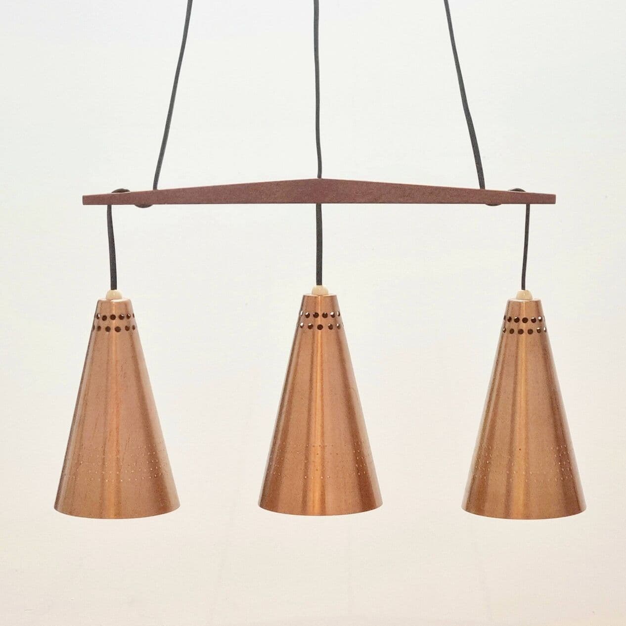 Lampa wisząca, miedź złocista, teak brązowy, proj. H.-A. Jakobsson, Szwecja, lata 50. - 294598