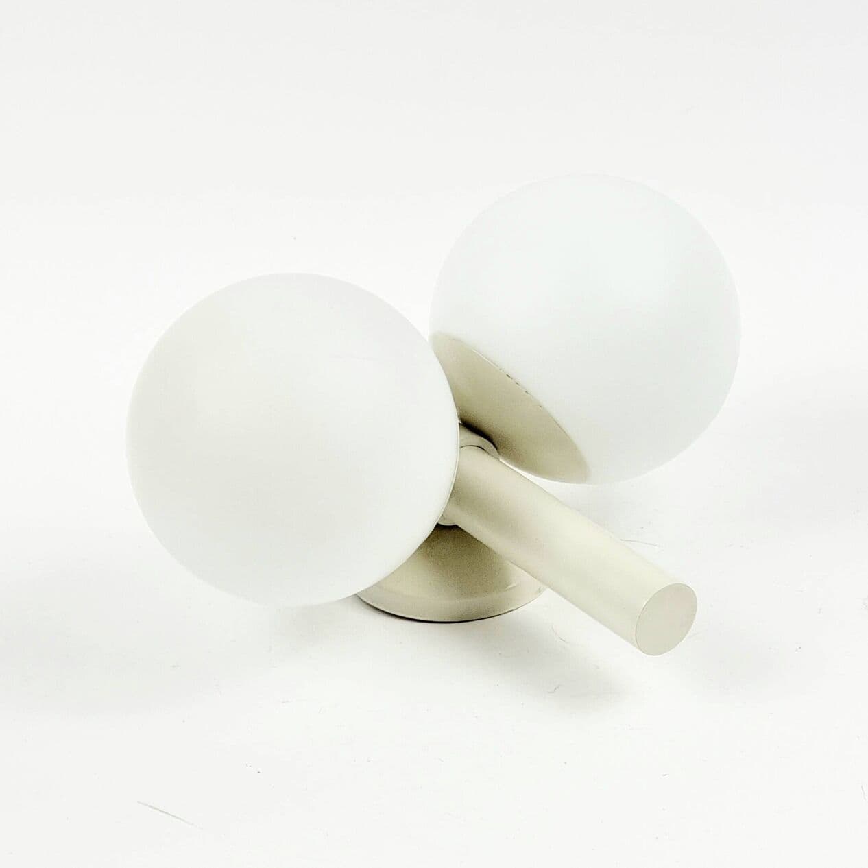 Kinkiet Space Age, szkło opalowe białe, metal, Kaiser Leuchten, Niemcy, lata 60. - 294886