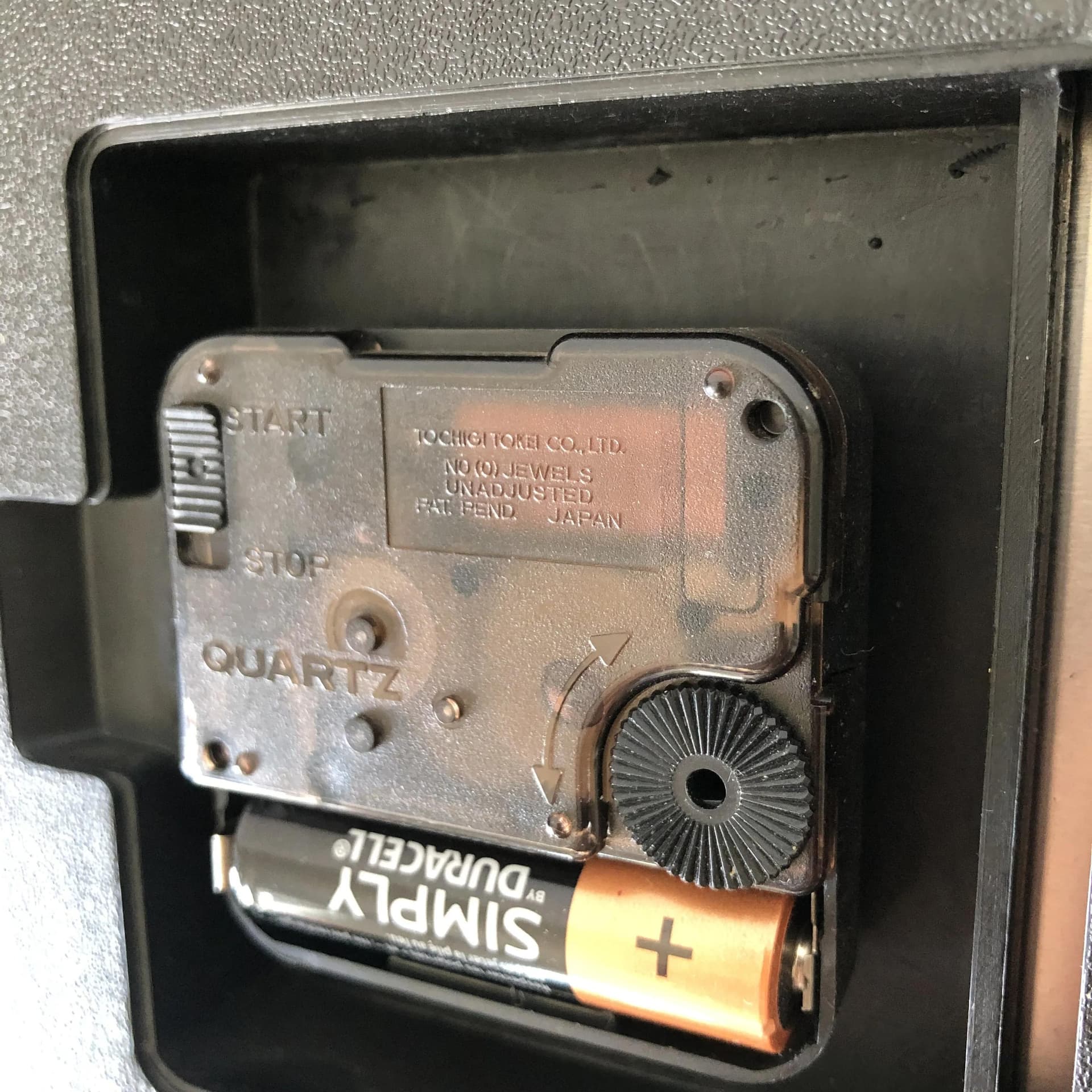 Zegar ścienny modernistyczny, czarny, plastik złoty, Japonia, lata 80. - 21822