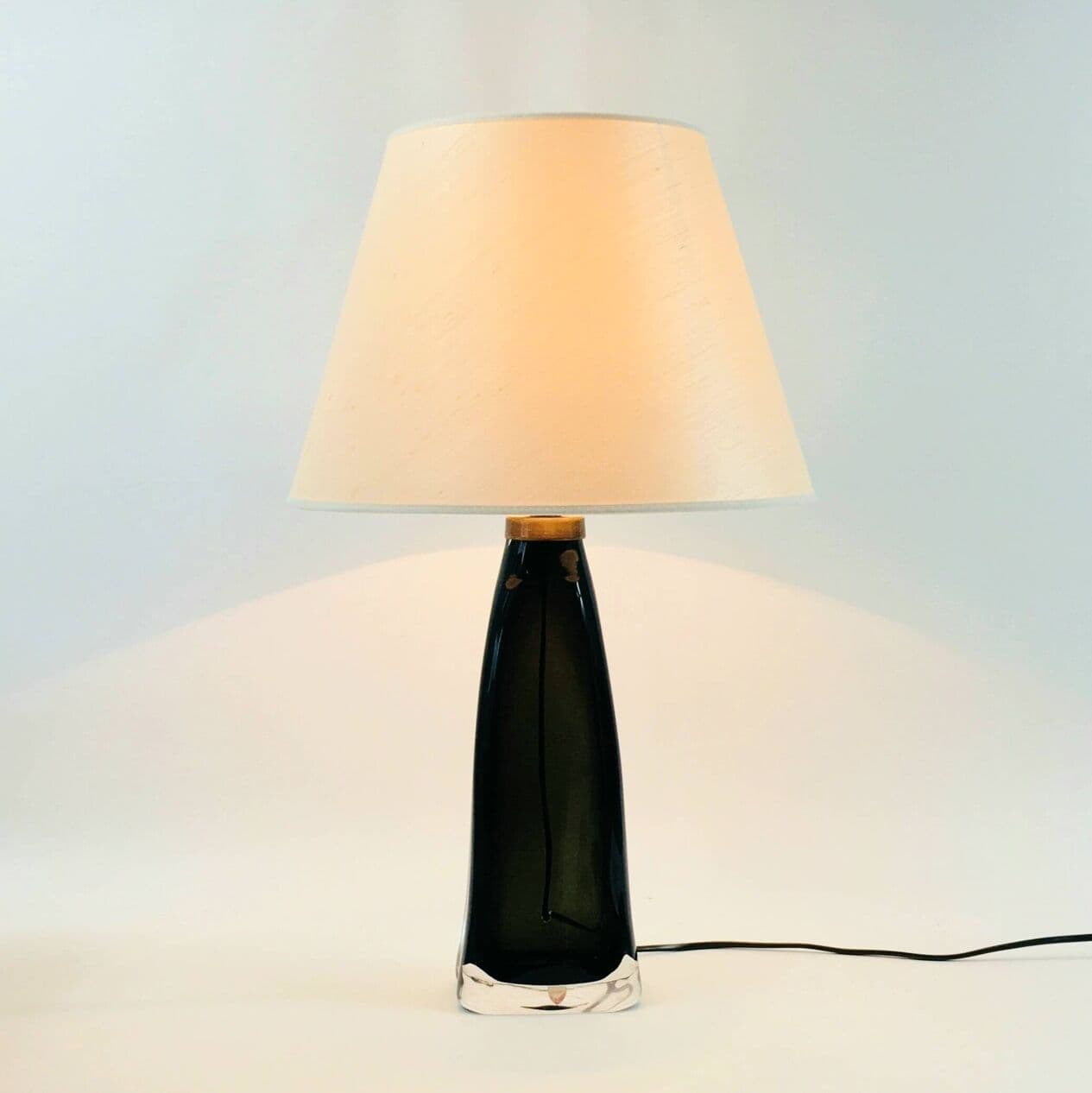 Para lamp stołowych model RD 1323, szkło, mosiądz, proj. C. Fagerlund dla Orrefors, Szwecja, lata 60. - 294978