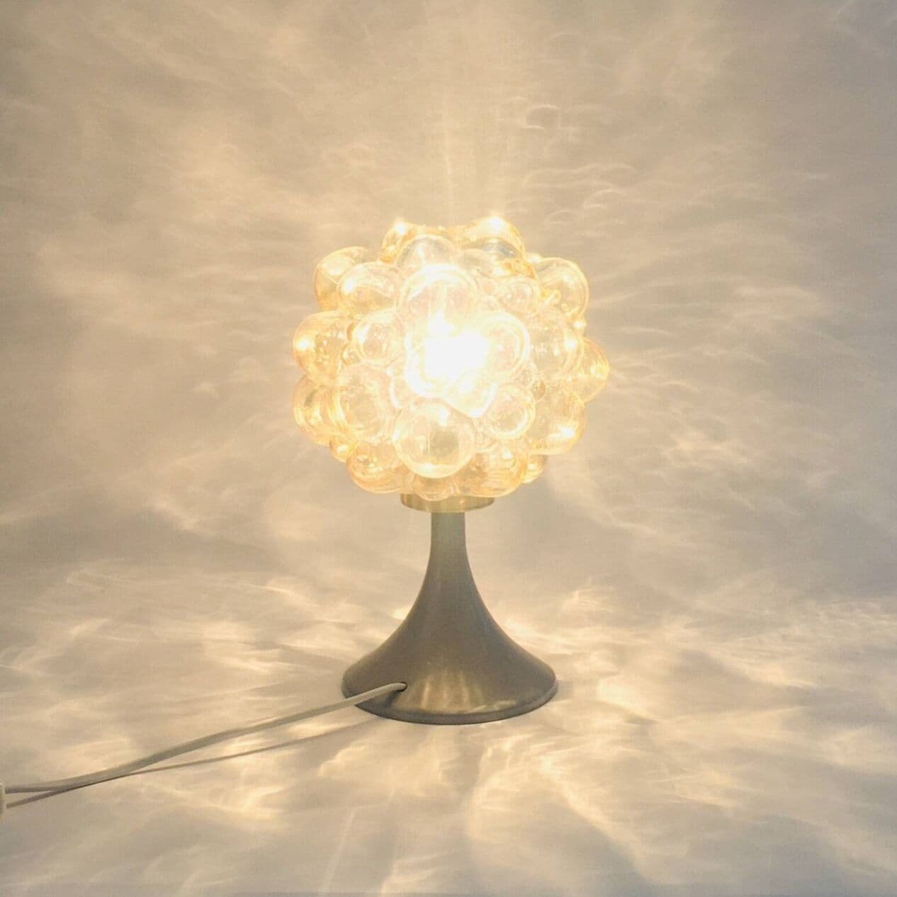 Para lamp stołowych Bubble, szkło bursztynowe, akryl szary, proj. H. Tynell, Limburg, Niemcy, lata 60. - 296876
