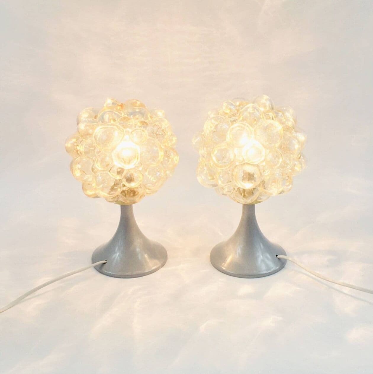 Para lamp stołowych Bubble, szkło bursztynowe, akryl szary, proj. H. Tynell, Limburg, Niemcy, lata 60. - 296875