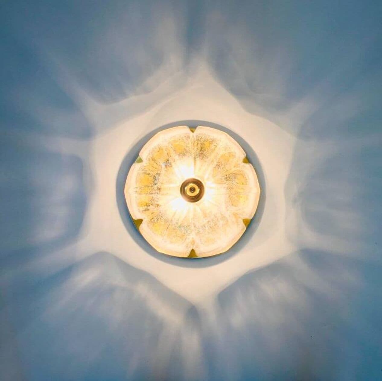 Lampa sufitowa kwiatowa, szkło transparentne, mosiądz złoty, Limburg, Niemcy, lata 60. - 296646