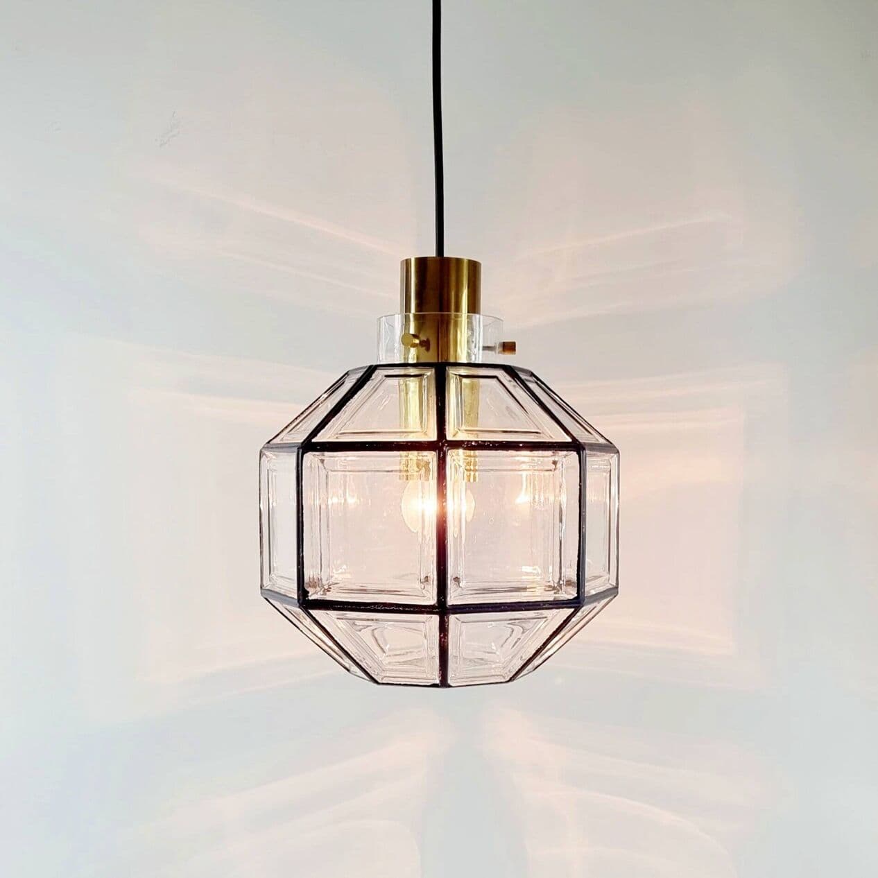 Lampa sufitowa ośmiokątna, szkło transparentne, żelazo czarne, mosiądz, Limburg, Niemcy, lata 60. - 296590