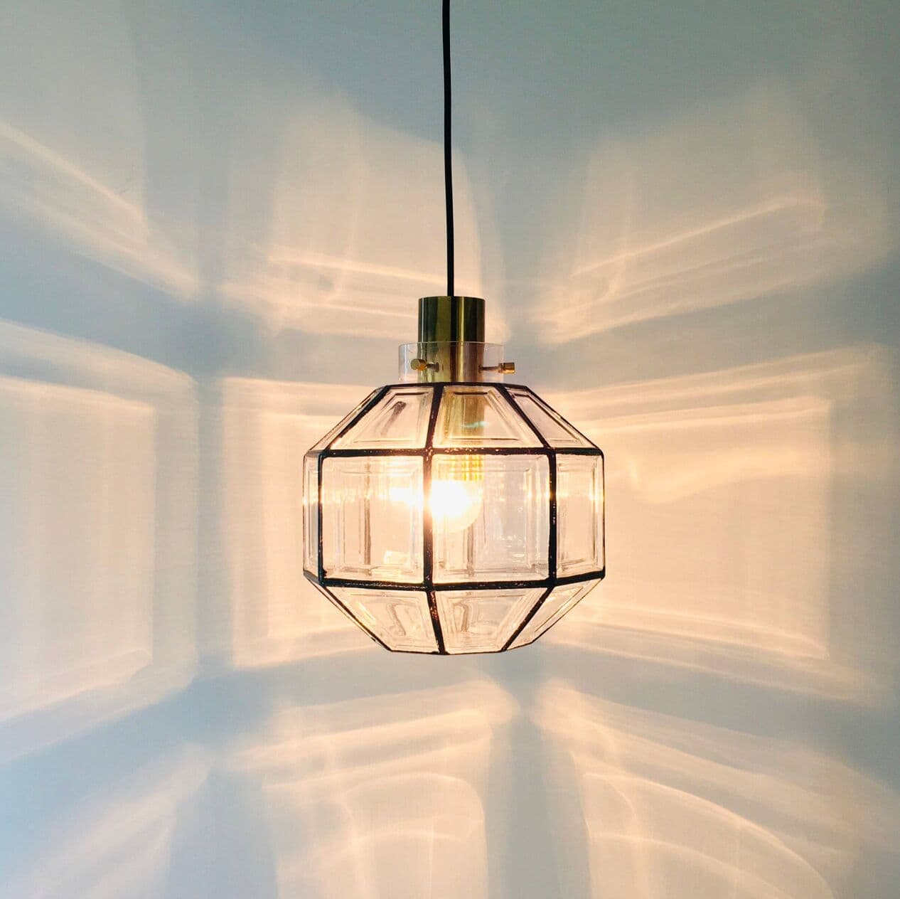 Lampa sufitowa ośmiokątna, szkło transparentne, żelazo czarne, mosiądz, Limburg, Niemcy, lata 60. - 296592