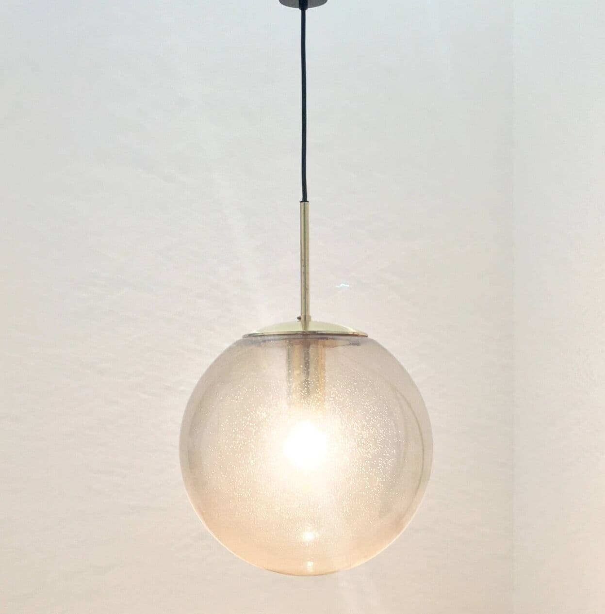 Lampa wisząca, szkło dymione transparentne, mosiądz złoty, Limburg, Niemcy, lata 70. - 296577