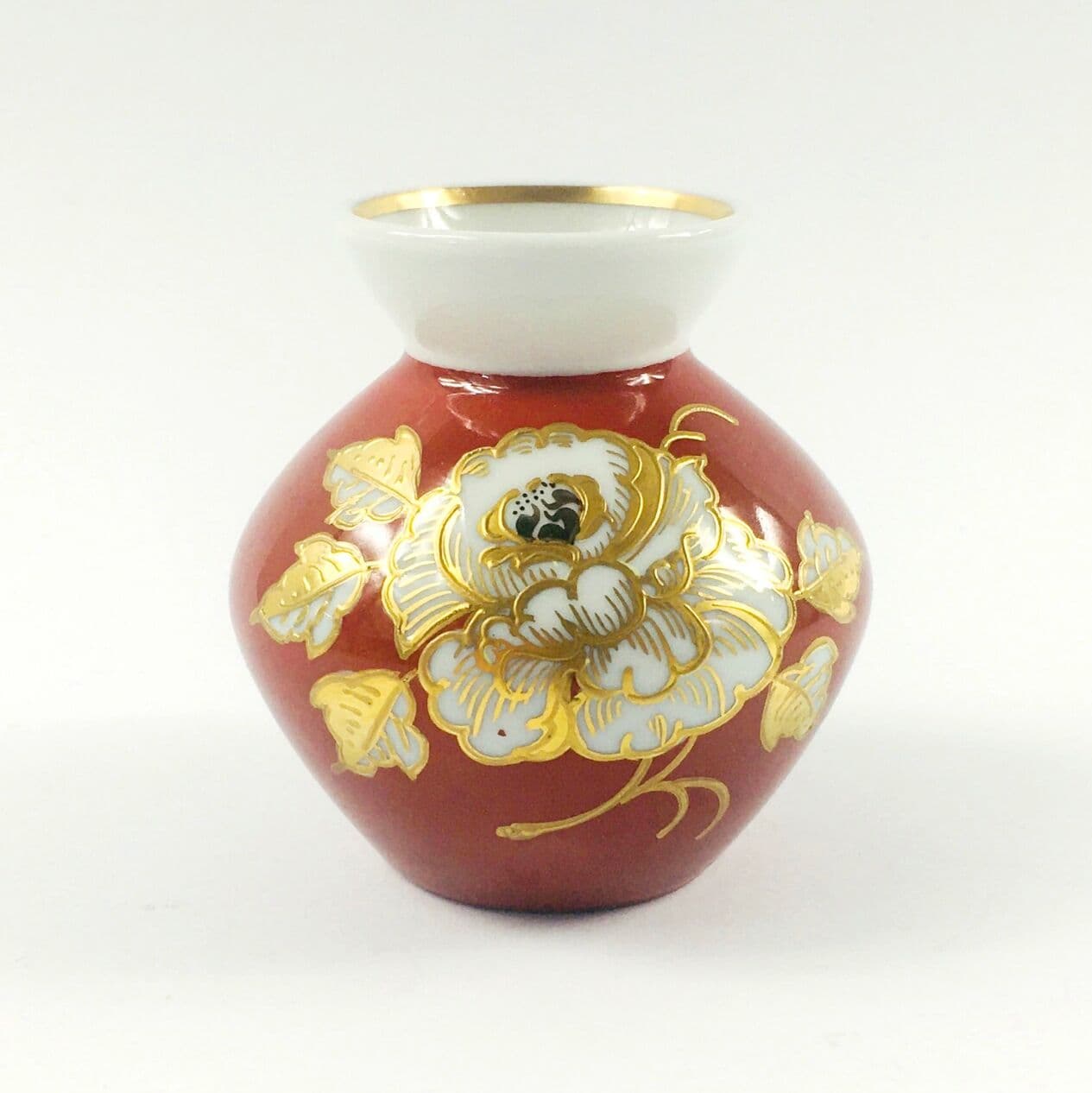 Vase, red white gold porcelain, Germany, 1970s. - 296473