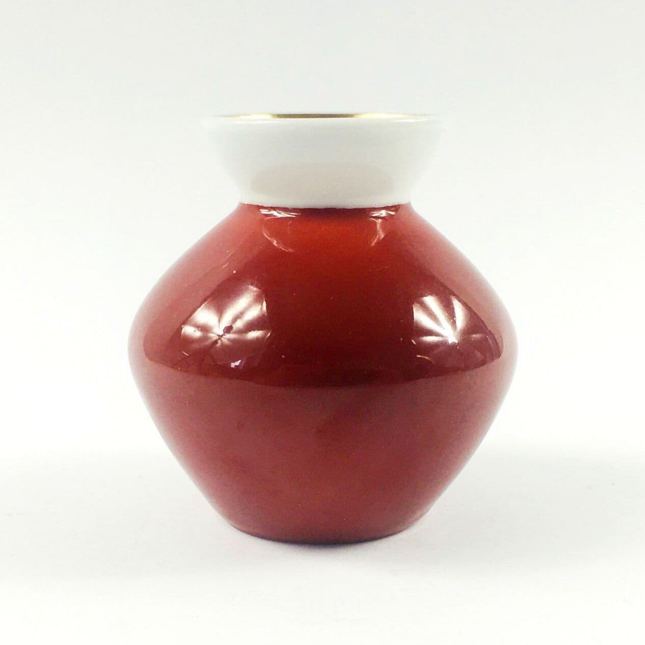 Vase, red white gold porcelain, Germany, 1970s. - 296475