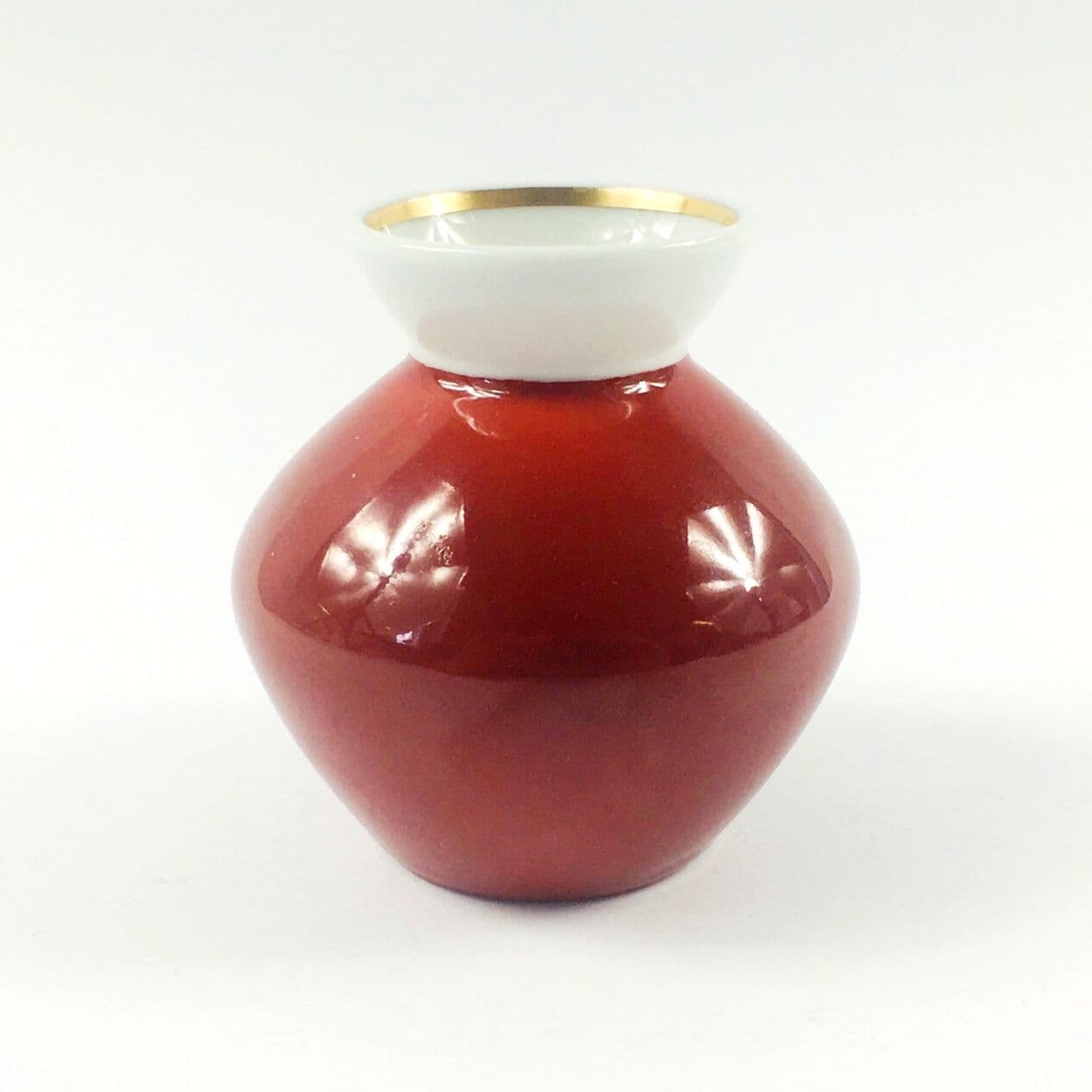 Vase, red white gold porcelain, Germany, 1970s. - 296477