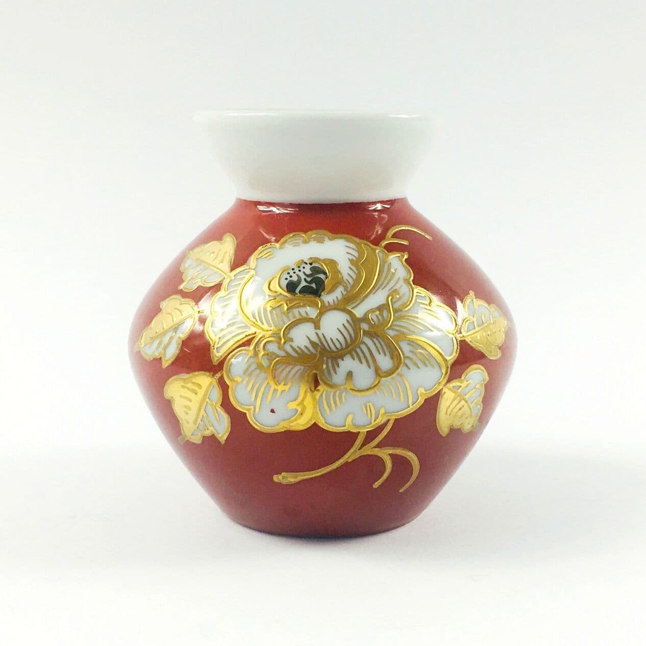 Vase, red white gold porcelain, Germany, 1970s. - 296478