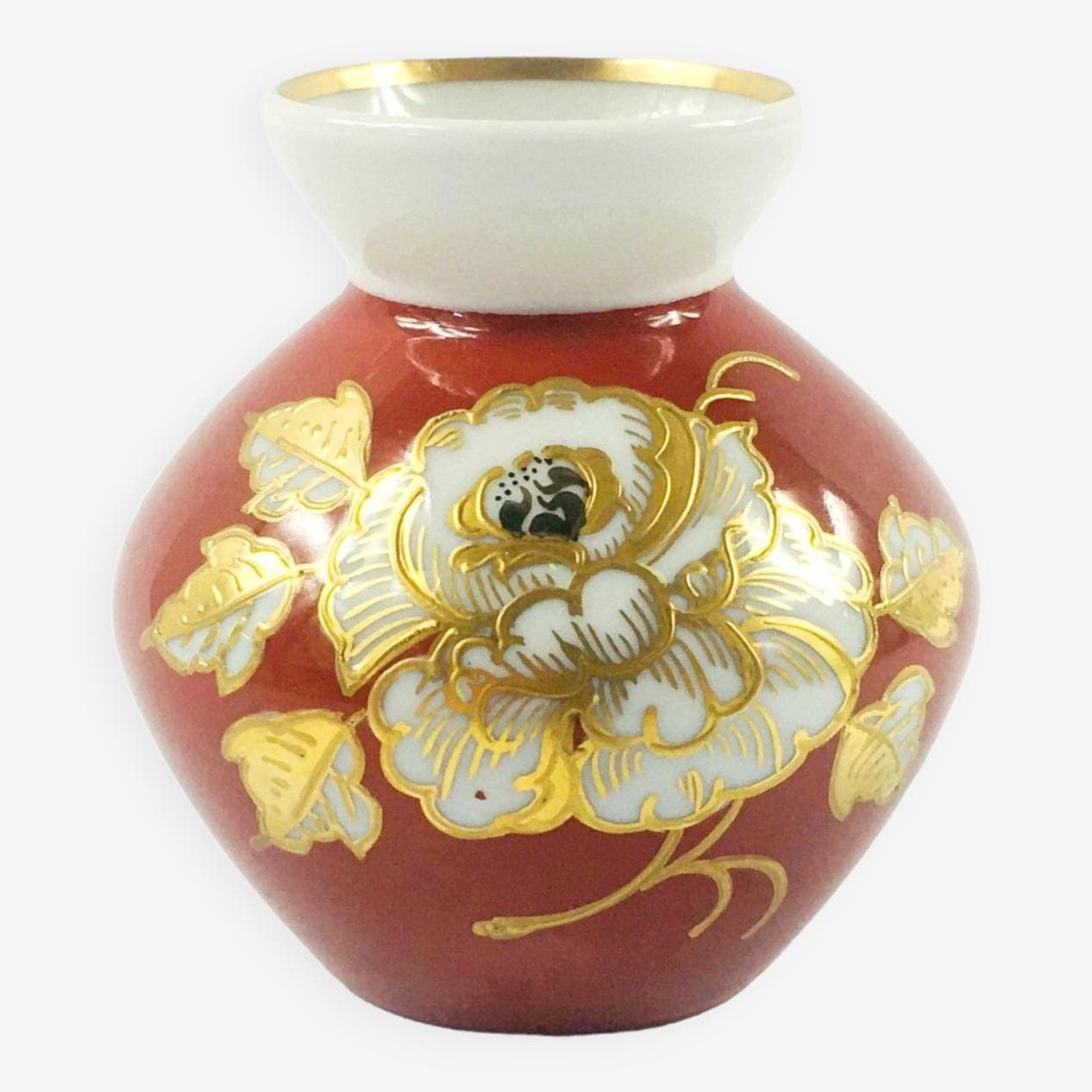 Vase, red white gold porcelain, Germany, 1970s. - 296479