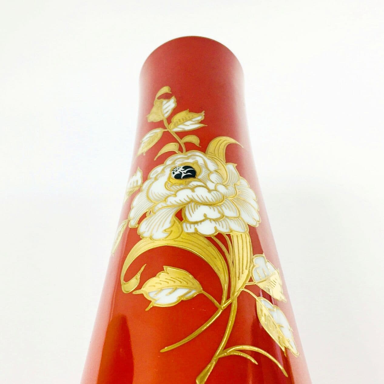 Vase, red white gold porcelain, Wallendorf, Germany, 1970s. - 296466