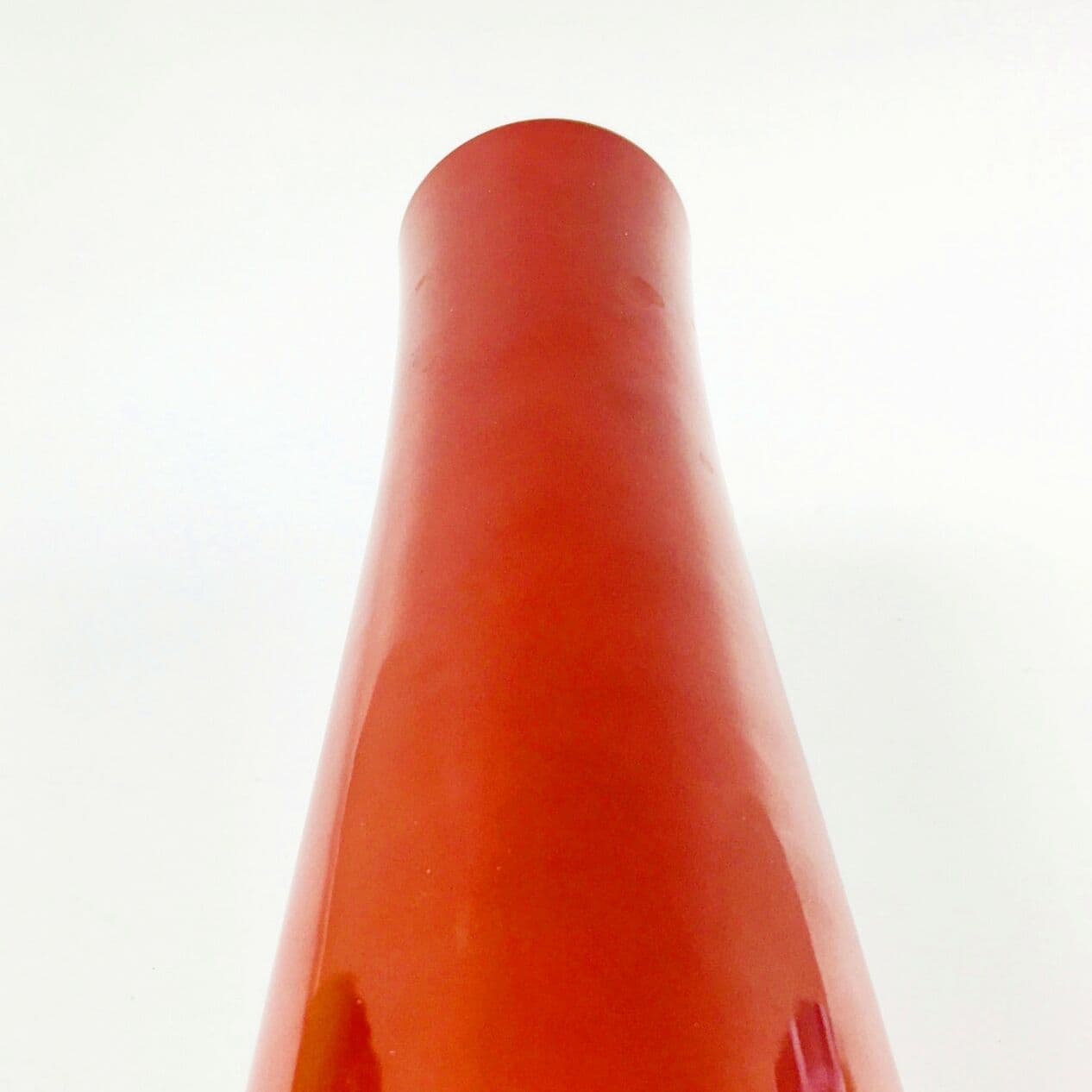 Vase, red white gold porcelain, Wallendorf, Germany, 1970s. - 296467