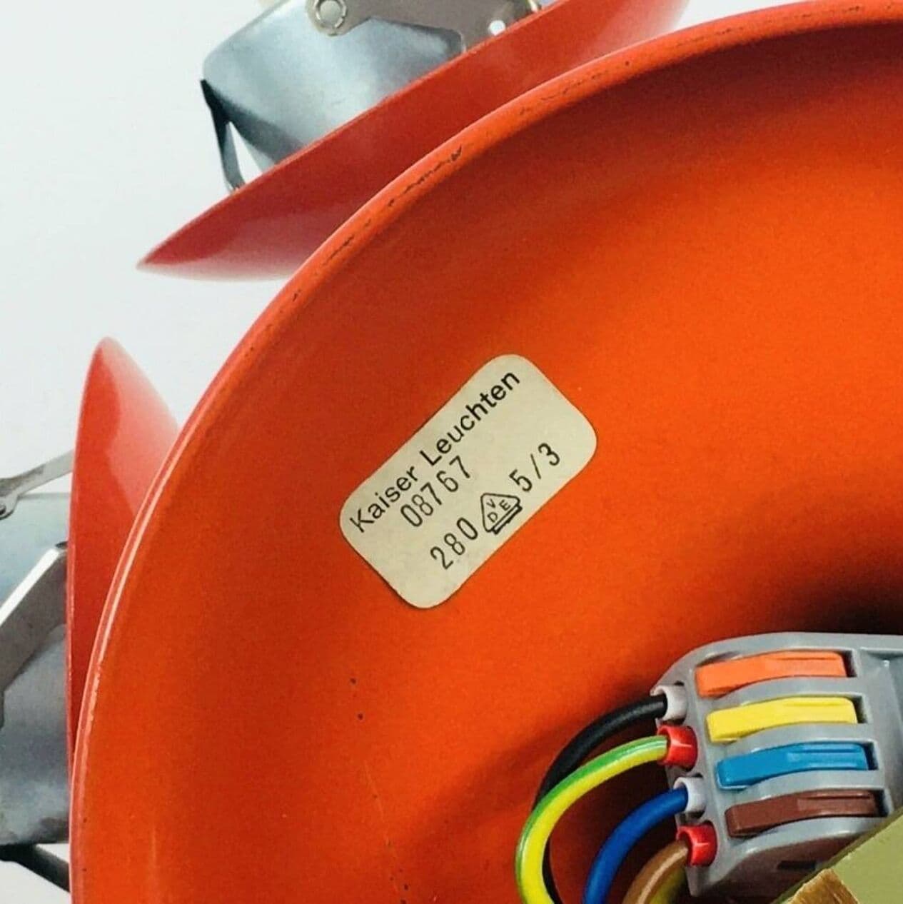 Lampa sufitowa Space Age Sputnik, szkło opalowe białe, metal pomarańczowy, Kaiser Leuchten, Niemcy, lata 60. - 296377