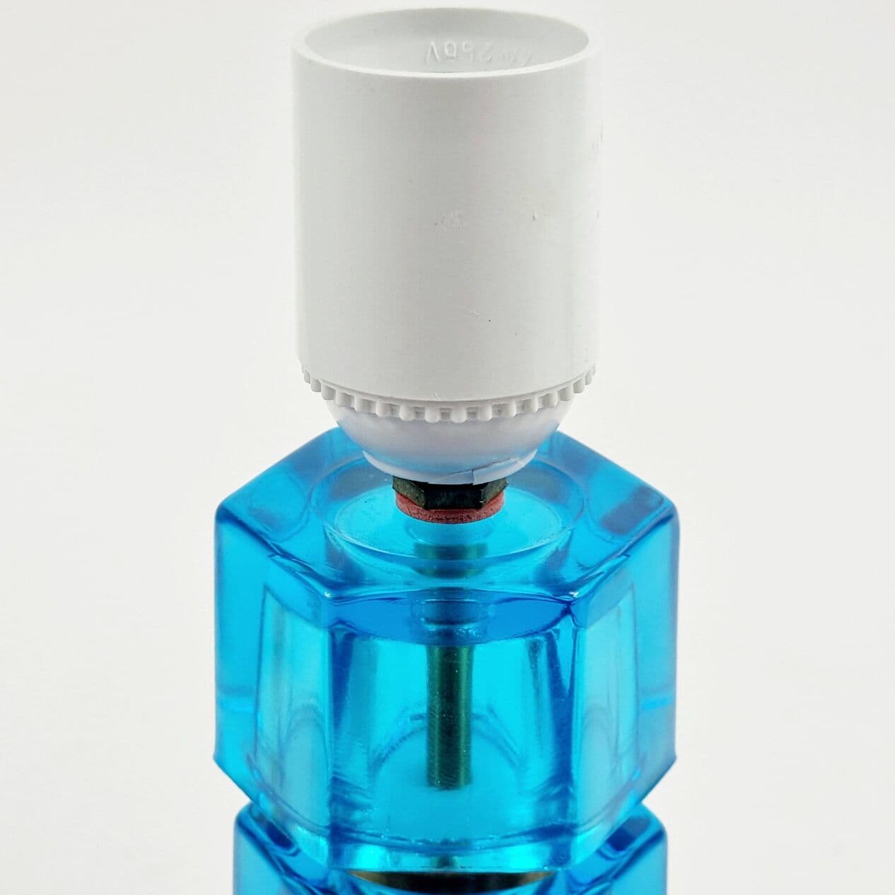 Lampa stołowa, niebieskie szkło, mosiądz, proj. C. Fagerlund, Orrefors, Szwecja, lata 60. - 296351