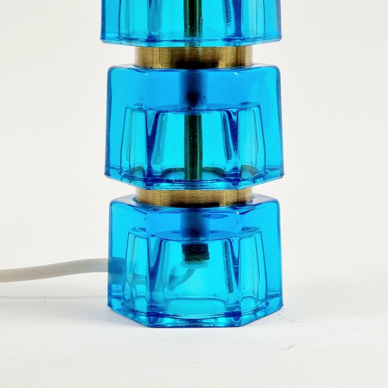 Lampa stołowa, niebieskie szkło, mosiądz, proj. C. Fagerlund, Orrefors, Szwecja, lata 60. - 296350