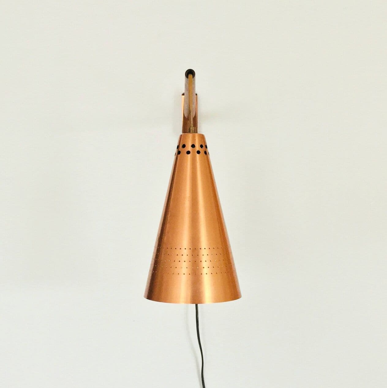 Lampa ścienna, miedź złota, teak brązowy, proj. H.-A. Jakobsson, Szwecja, lata 60. - 296330