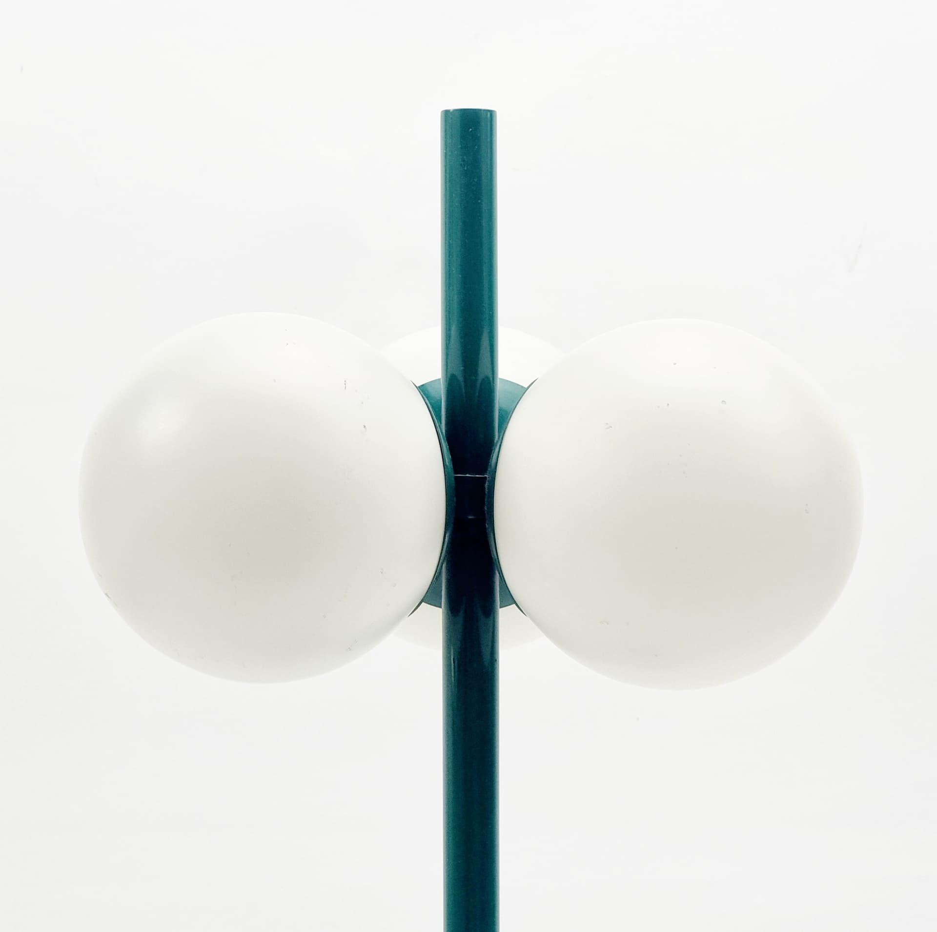 Lampa stołowa Space Age, szkło białe, metal zielony, Kaiser Leuchten, Niemcy, lata 60. - 300630