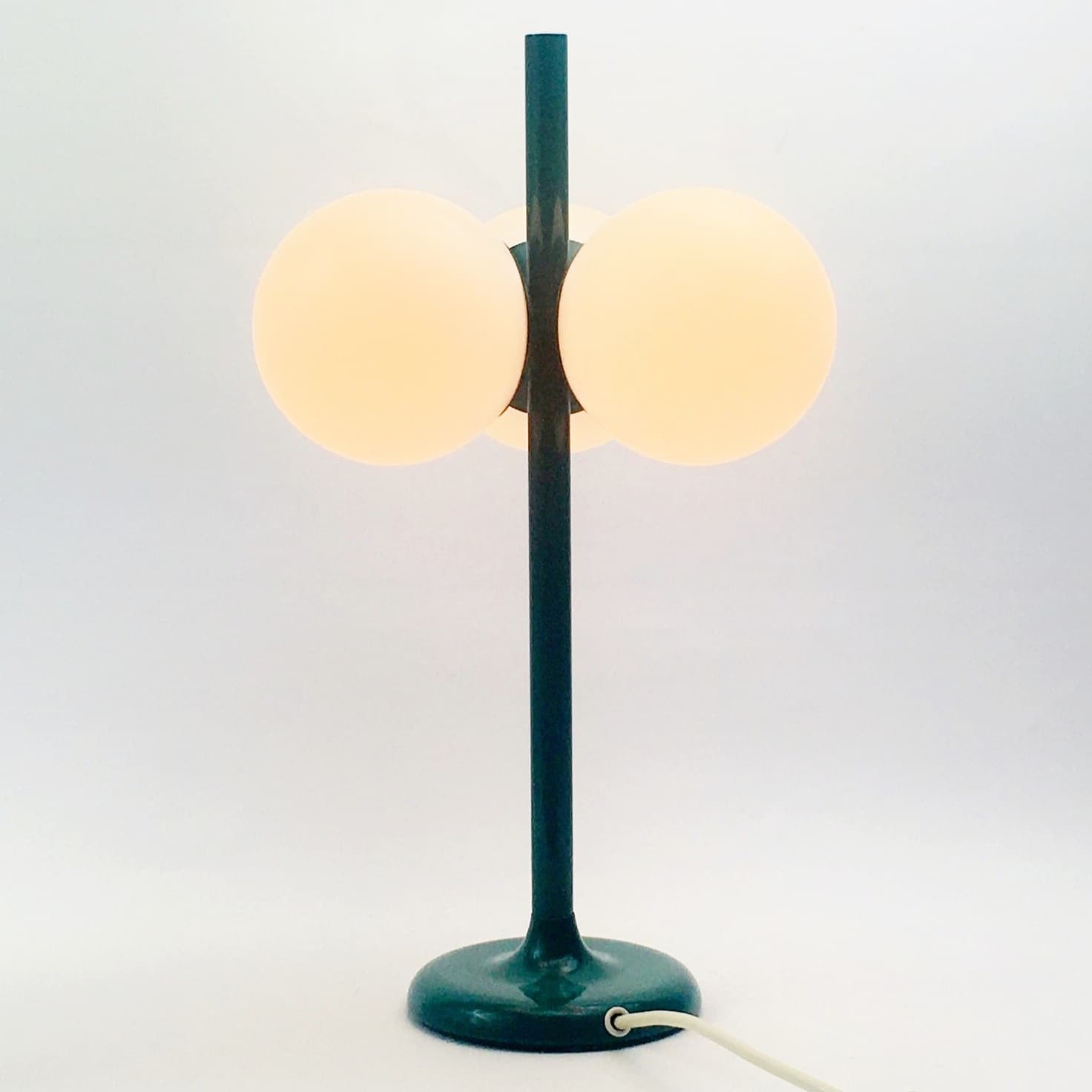 Lampa stołowa Space Age, szkło białe, metal zielony, Kaiser Leuchten, Niemcy, lata 60. - 300629