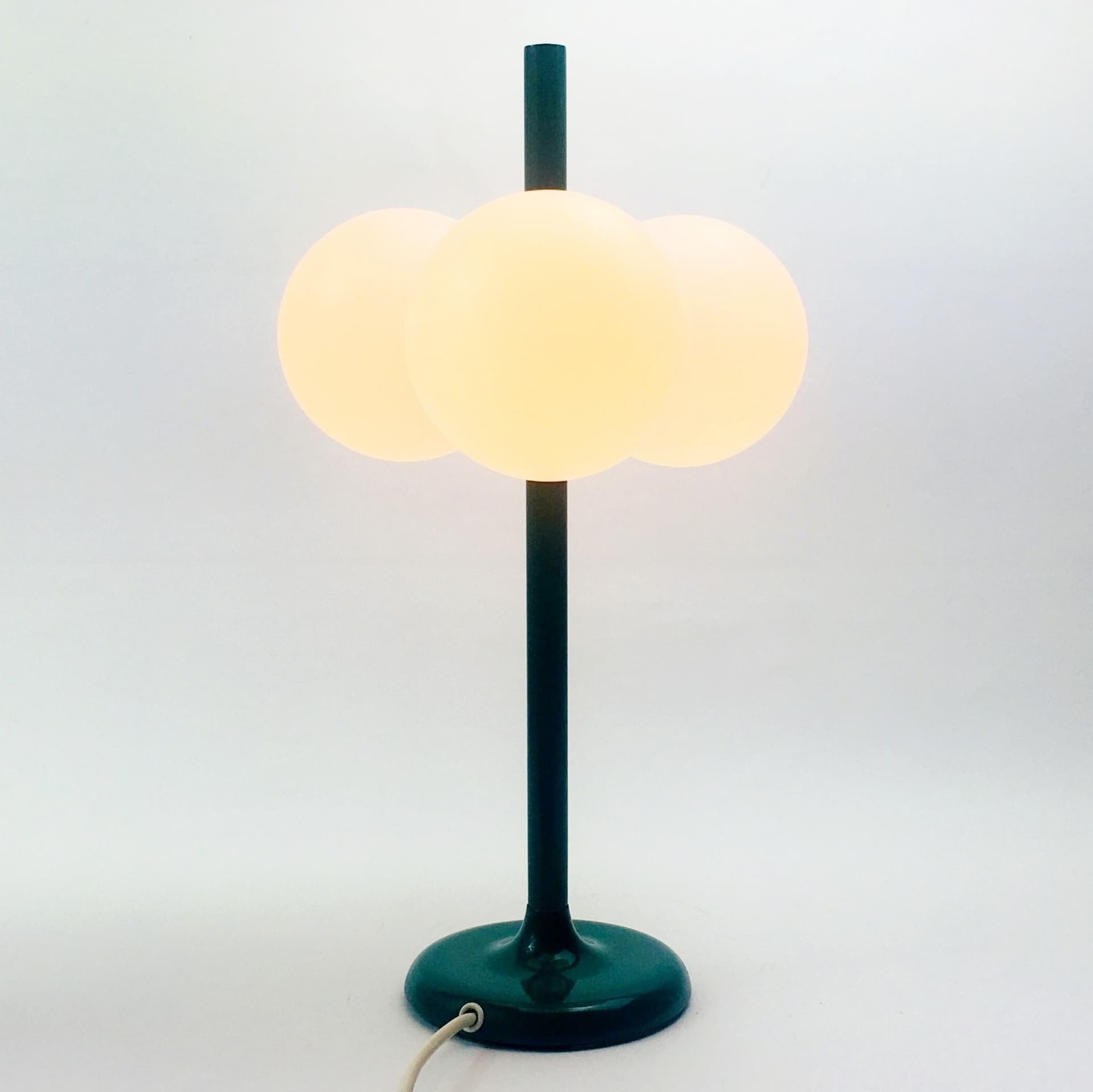 Lampa stołowa Space Age, szkło białe, metal zielony, Kaiser Leuchten, Niemcy, lata 60. - 300628