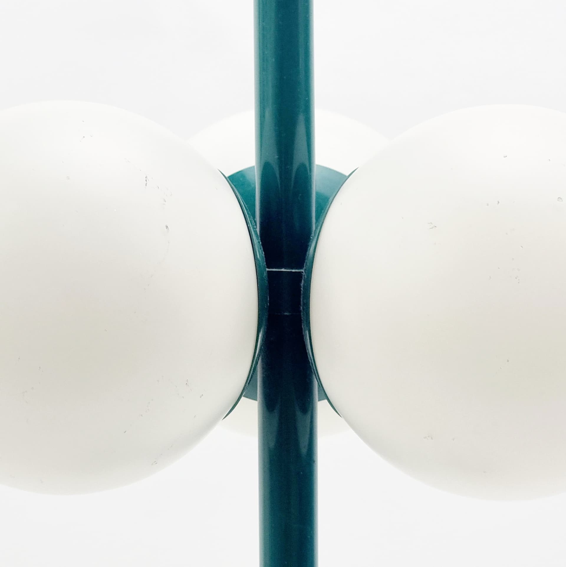 Lampa stołowa Space Age, szkło białe, metal zielony, Kaiser Leuchten, Niemcy, lata 60. - 300631