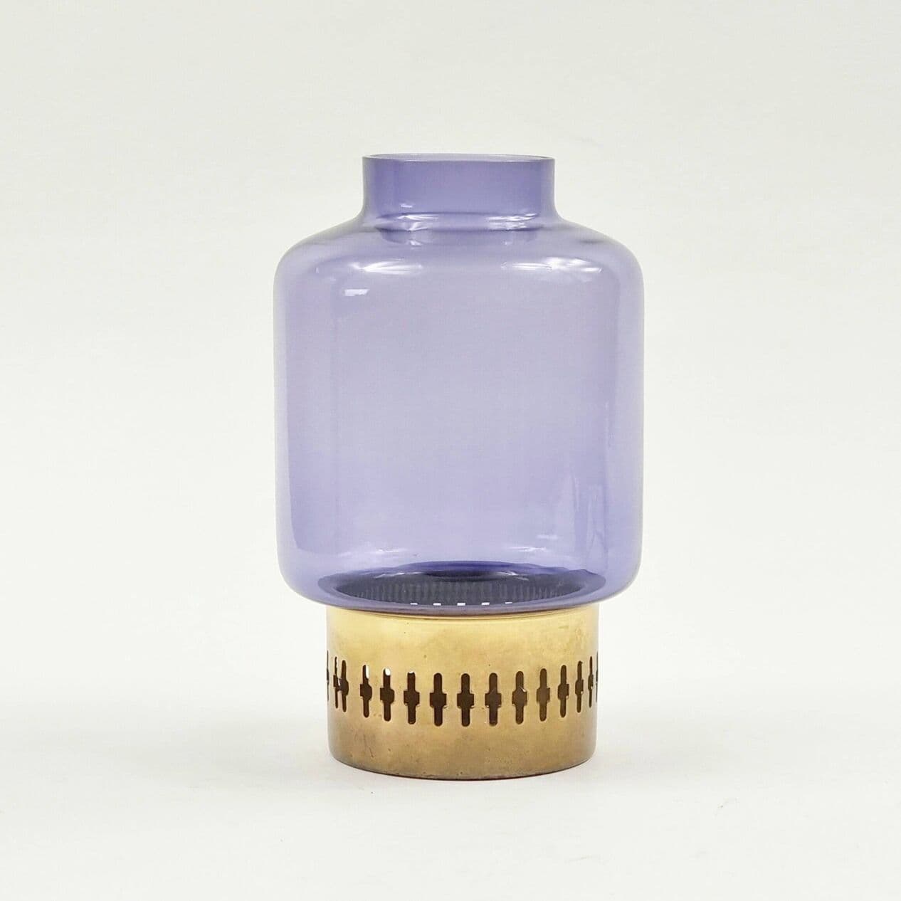 Świecznik, szkło fioletowe, mosiądz, proj. H.-A. Jakobsson, Szwecja, lata 60. - 295982