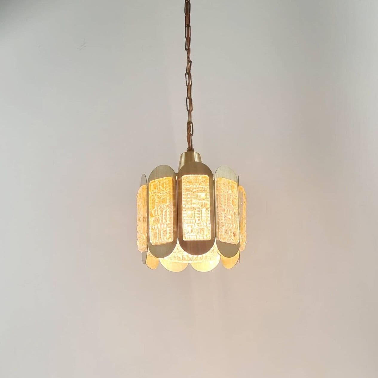 Lampa wisząca, szkło przezroczyste i bursztynowe, mosiądz złoty, Vitrika, Dania, lata 60. - 295974