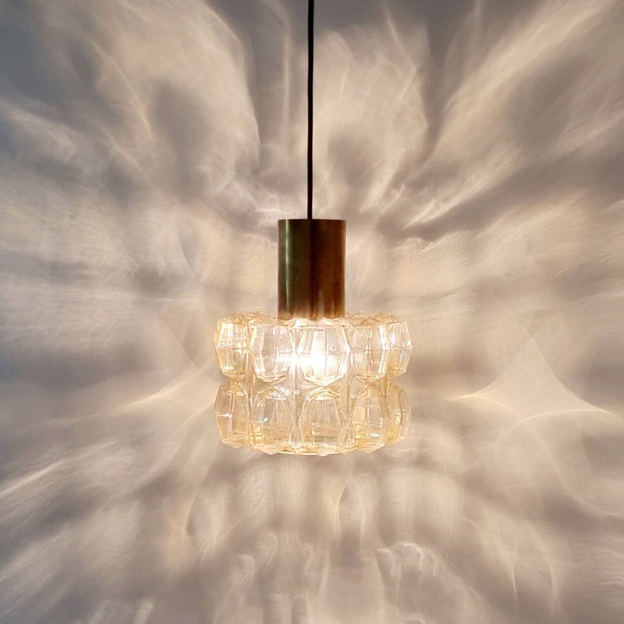Lampa sufitowa, szkło złote, mosiądz, proj. H. Tynell, Limburg, Niemcy, lata 60. - 295910