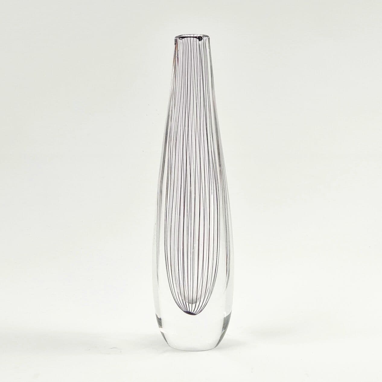 Wazon, czarny fioletowy transparentny, szkło kryształ, proj. V. Lindstrand, Szwecja, lata 60. - 295893