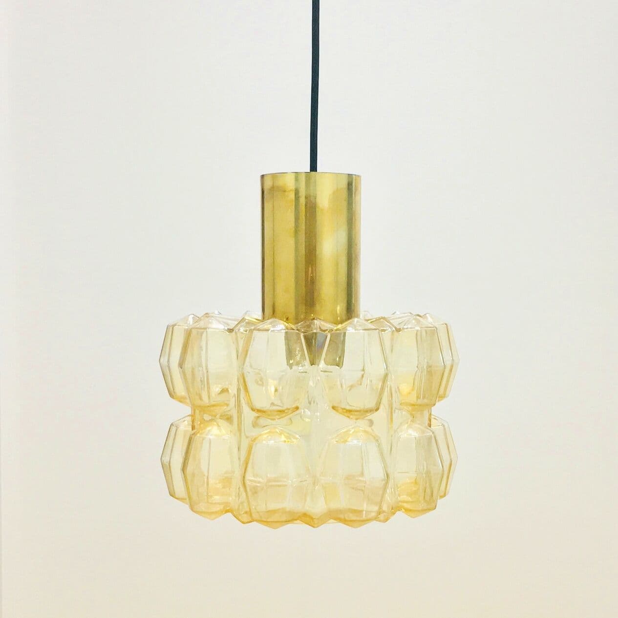 Lampa wisząca, szkło złote przezroczyste, mosiądz, proj. H. Tynell, Limburg, Niemcy, lata 60. - 295841