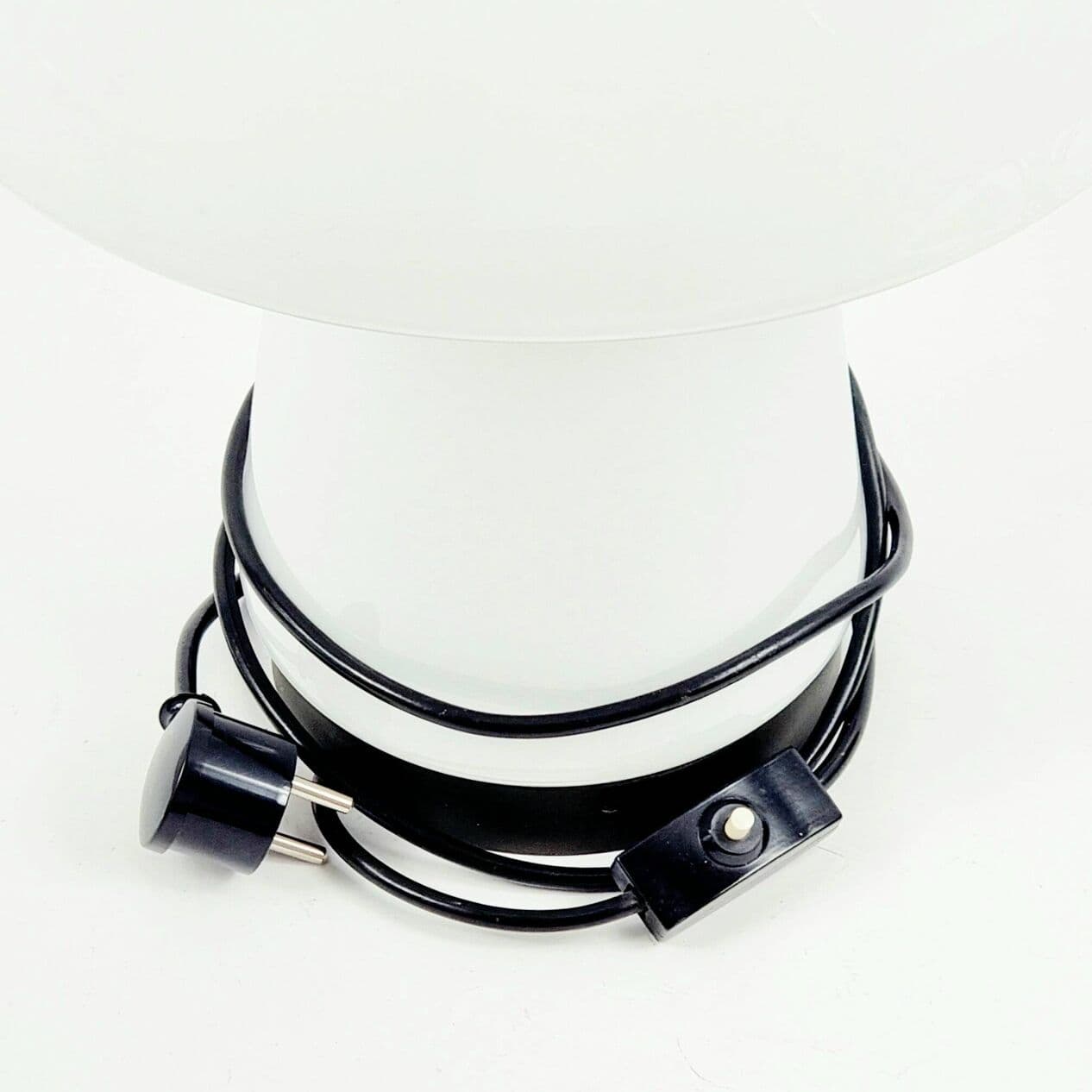 Lampa stołowa Space Age, szkło opalowe białe, podstawa czarna, Limburg, Niemcy, lata 60. - 295771