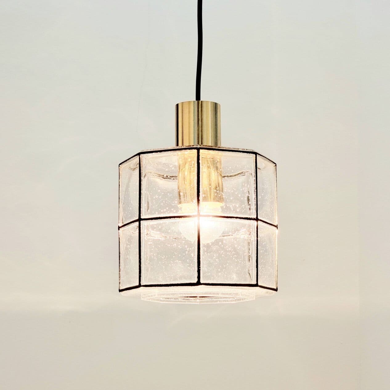 Lampa sufitowa, szkło transparentne, mosiądz złoty, żelazo czarne, Limburg, Niemcy, lata 60. - 295514