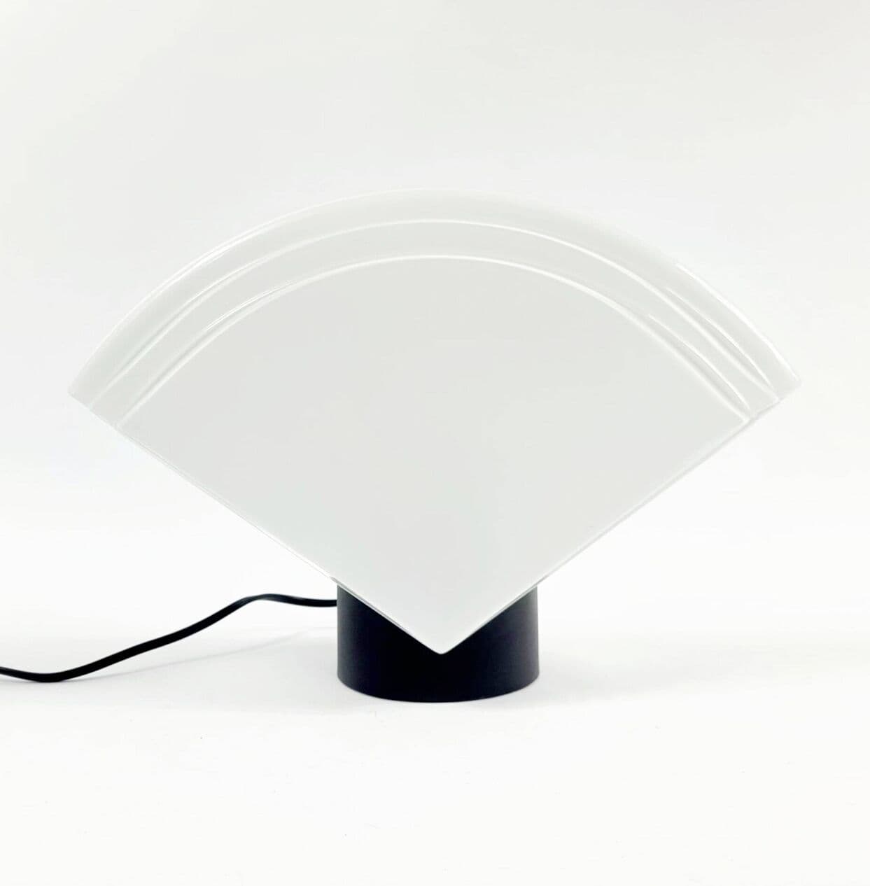 Lampa stołowa, Murano, szkło białe, metal czarny, Mazzega, Włochy, lata 70. - 295364