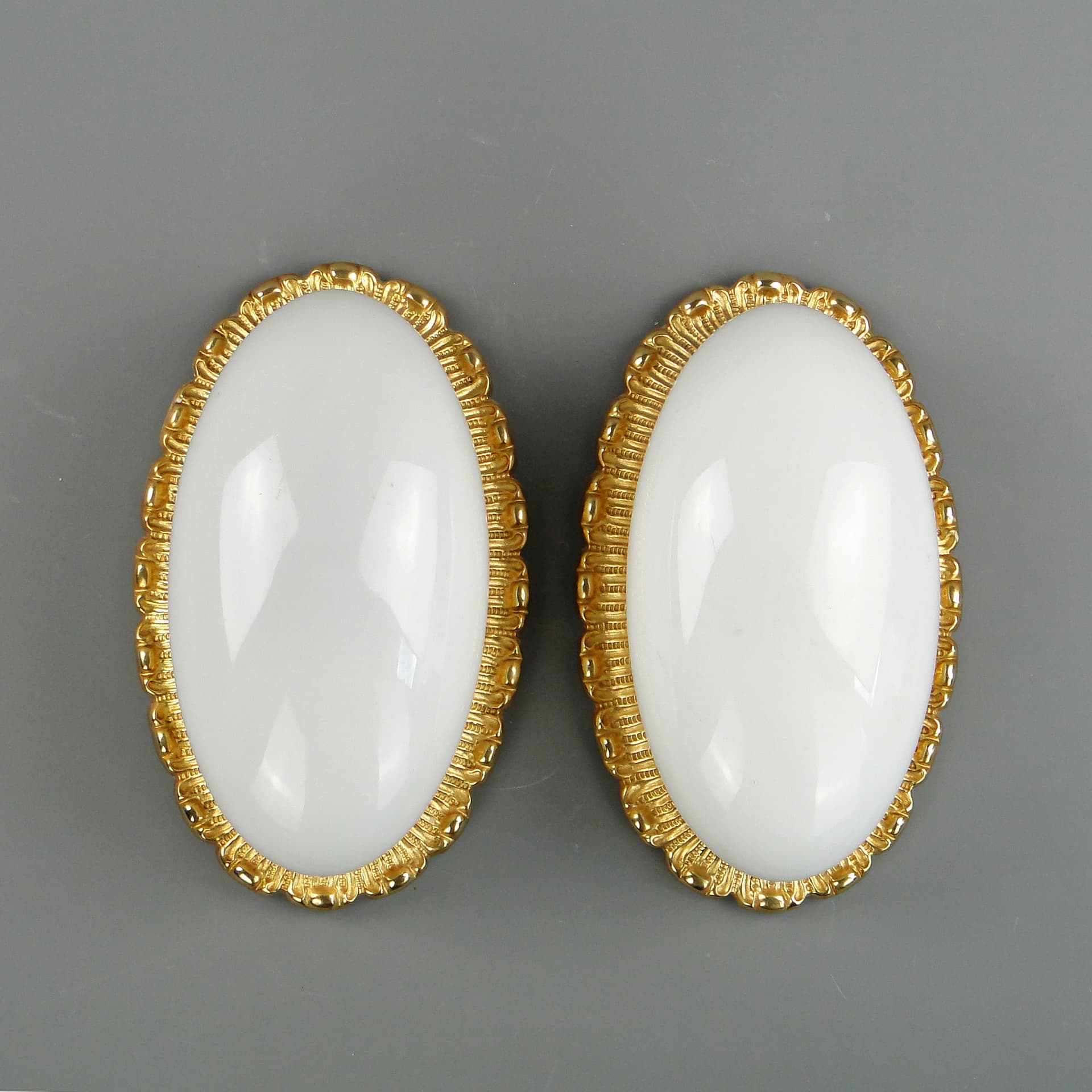 Para plafonów, szkło mlecznobiałe, metal złoty, Limburg, Niemcy, lata 60. - 2313