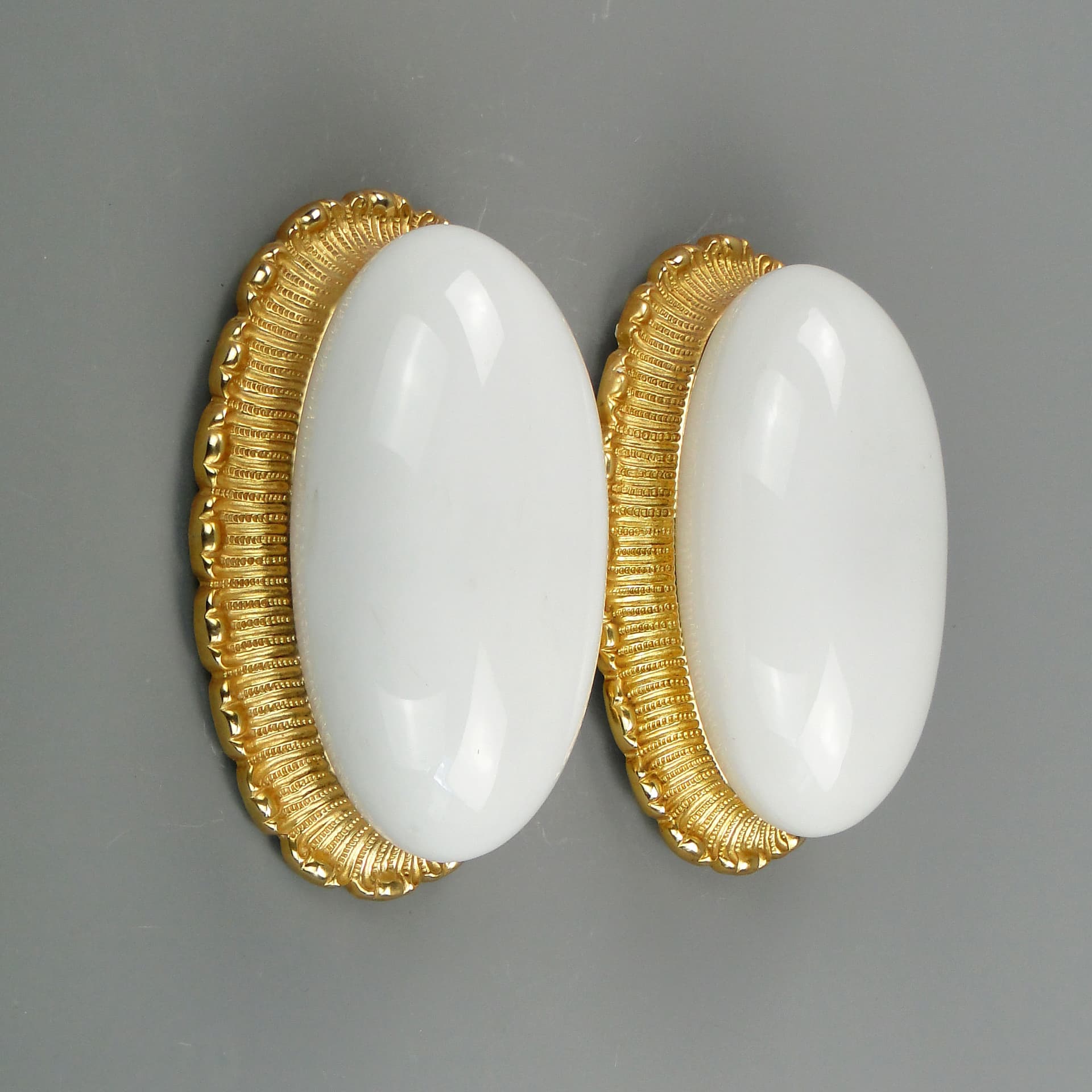 Para plafonów, szkło mlecznobiałe, metal złoty, Limburg, Niemcy, lata 60. - 2318