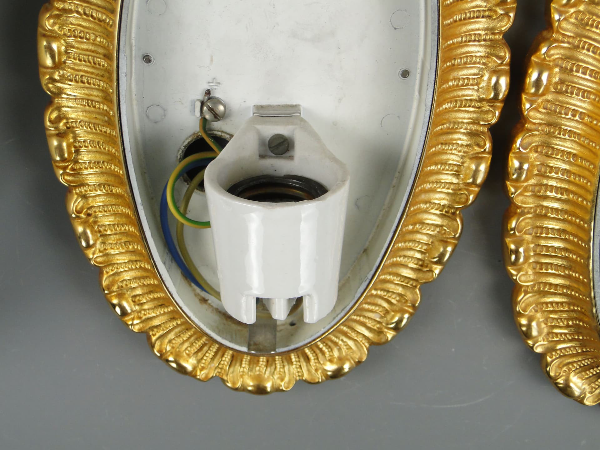 Para plafonów, szkło mlecznobiałe, metal złoty, Limburg, Niemcy, lata 60. - 2311