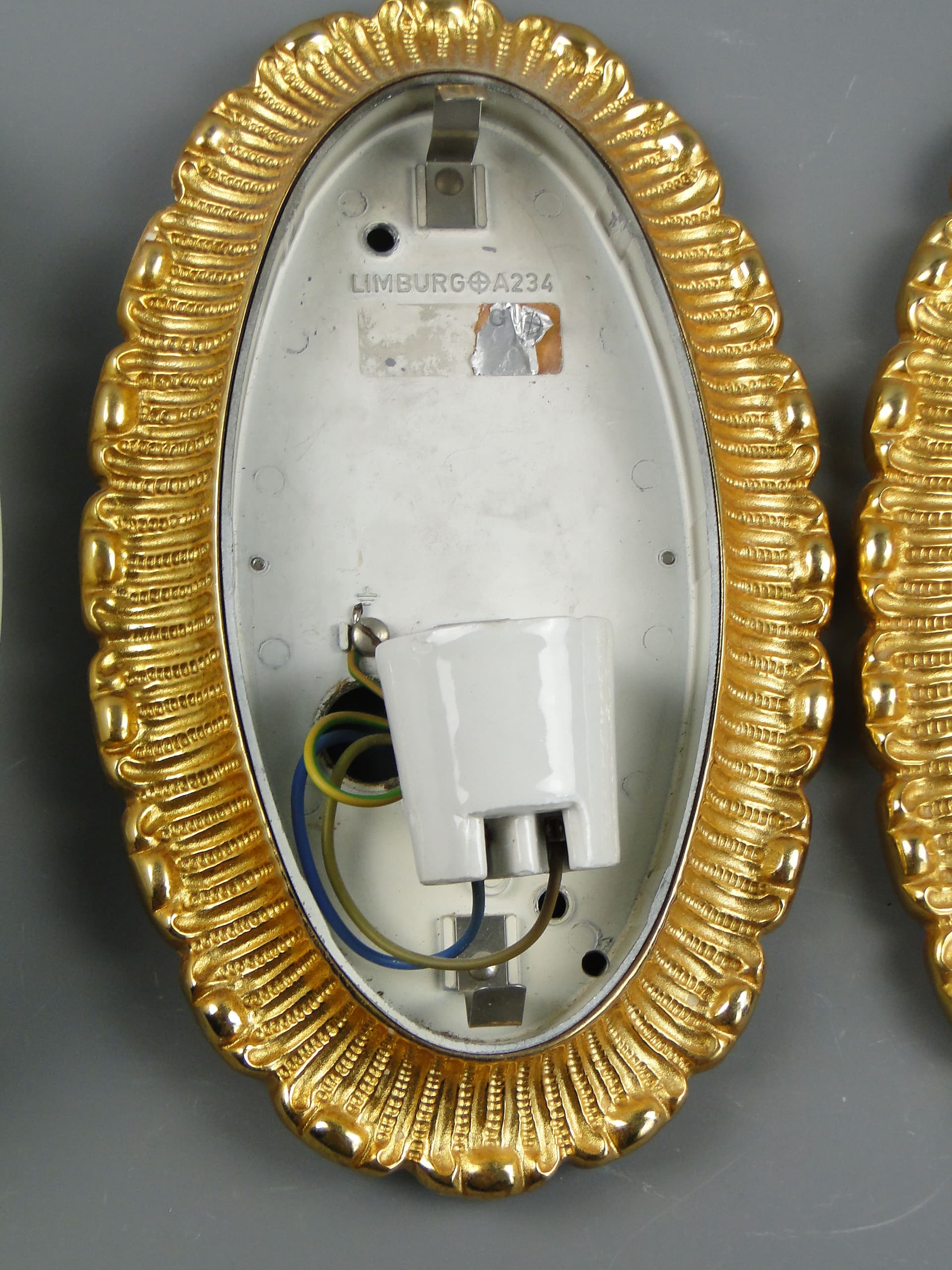 Para plafonów, szkło mlecznobiałe, metal złoty, Limburg, Niemcy, lata 60. - 2309