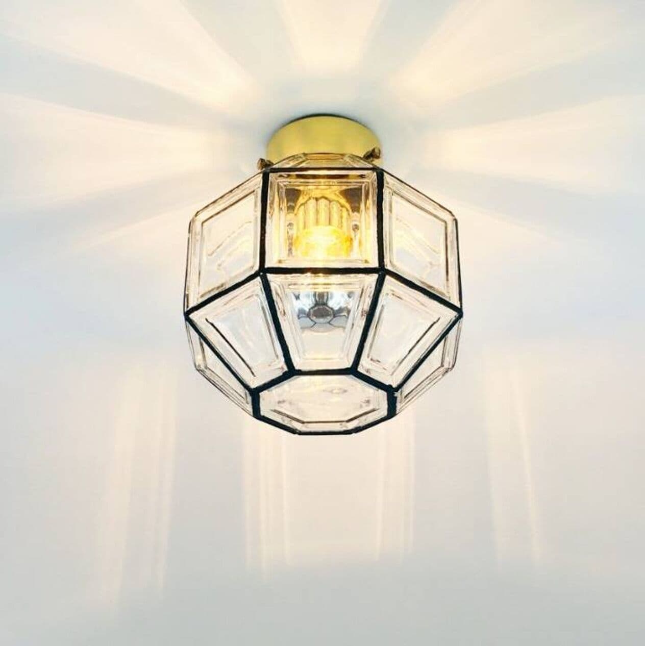 Lampa sufitowa, szkło transparentne, mosiądz złoty, metal czarny, Niemcy, lata 60. - 295335